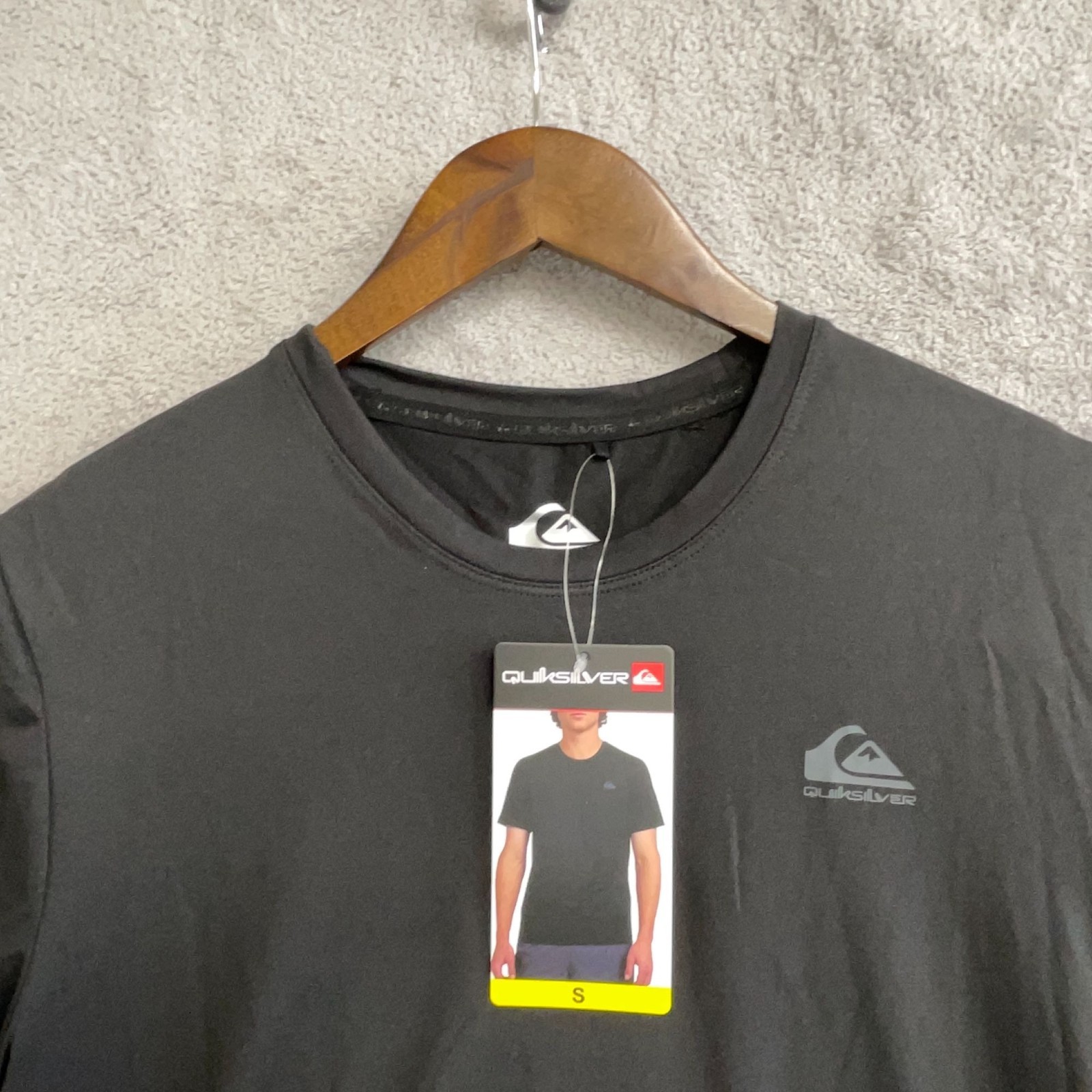 NEW Quiksilver Men's S Black Active T-Shirt Regular Fit Polyester Spandex Blend gallery
