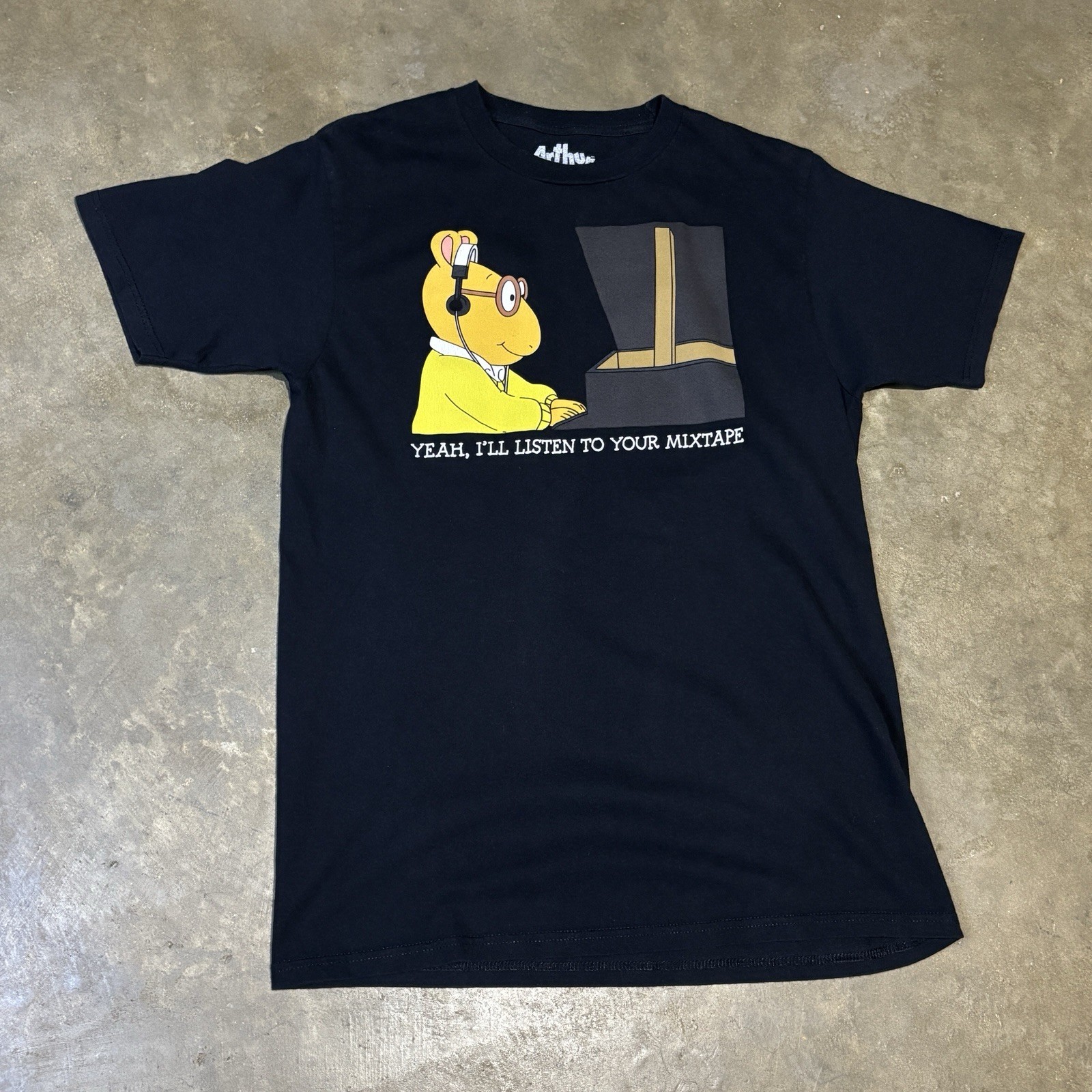 Arthur PBS Kids ‘Yeah I’ll Listen To Your Mixtape’ Funny Graphic T Shirt Men’s M