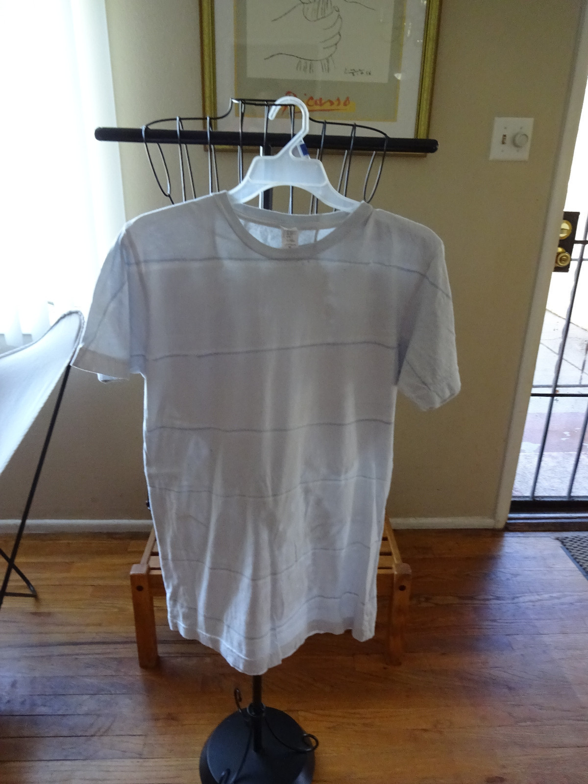 TIE DYE MEN’S BLUE T SHIRT WITH CROSS BACK DESIGN SIZE MEDIUM NWD