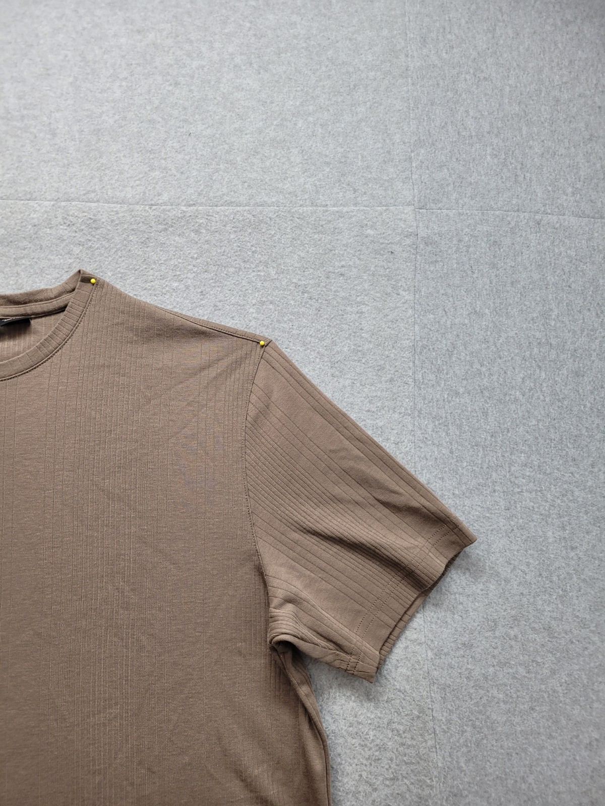 Clairborne Men Shirt XL Brown Crew Neck Short Sleeve Flat Front Casual Tee gallery