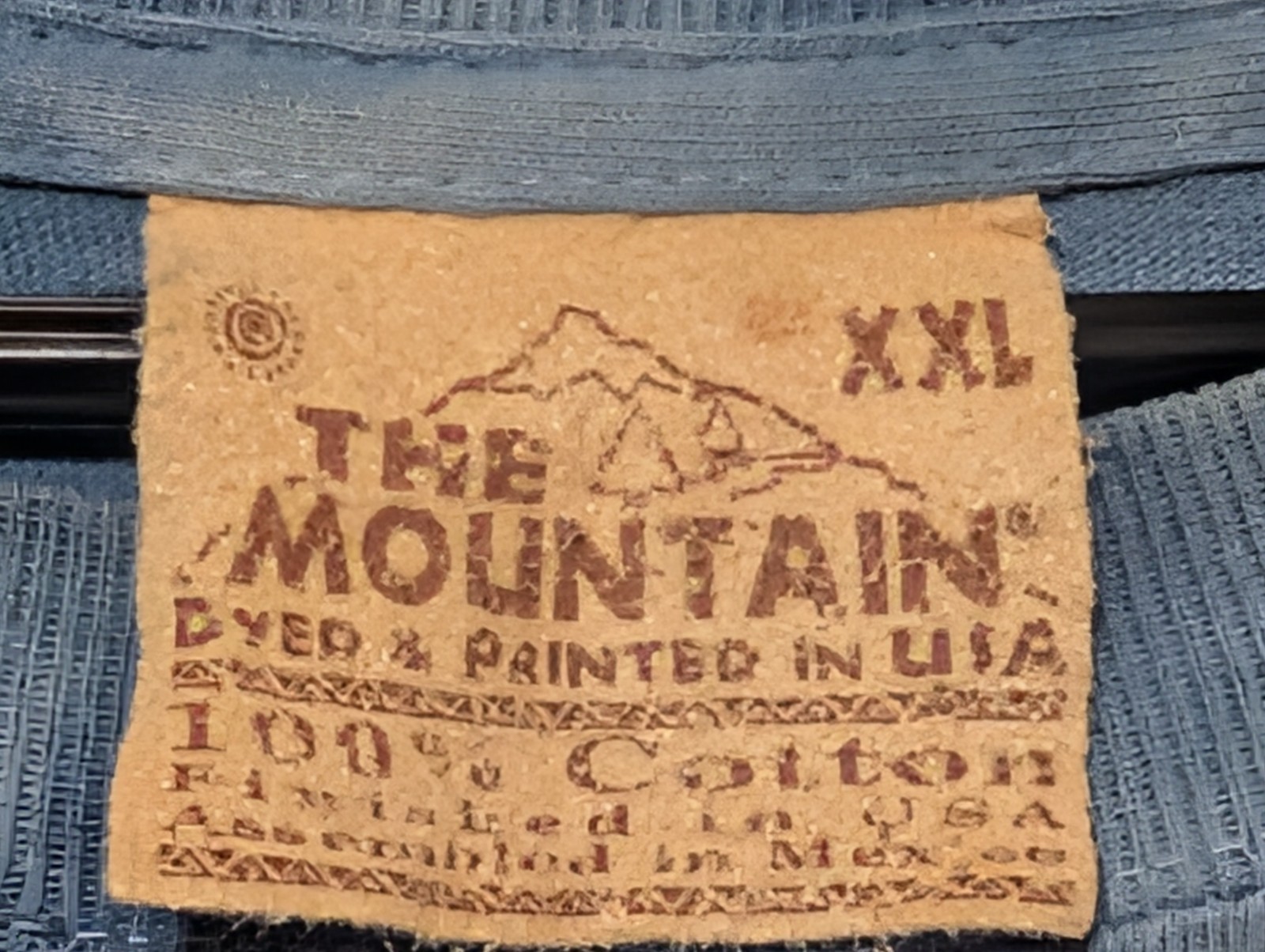 The Mountain Mens T-shirt Vintage 2005 Manatee & Angel Fish Flawed 2XL #6735 gallery