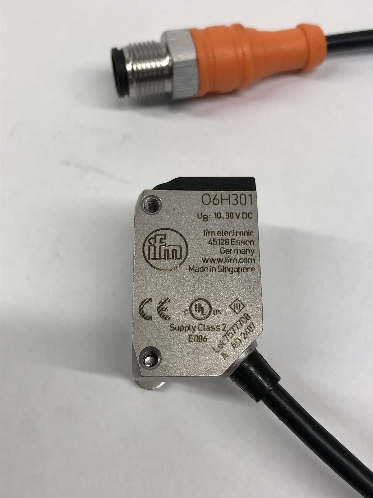IFM Diffuse Reflection Sensors with Background Suppression – O6H301