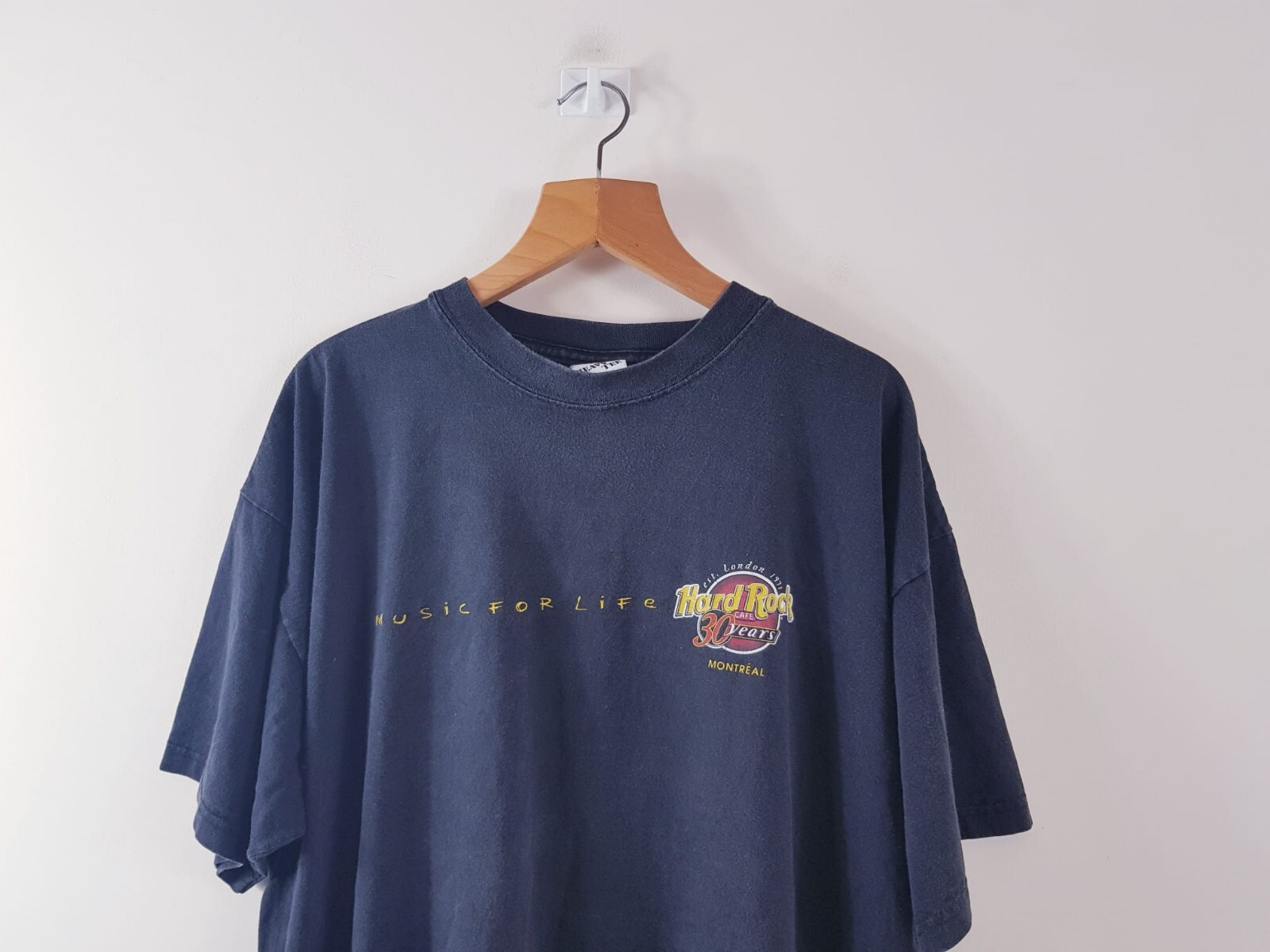 Vintage Hard Rock Cafe 30 days Montreal Tour Graphic Print T-Shirt Mens 2XL gallery