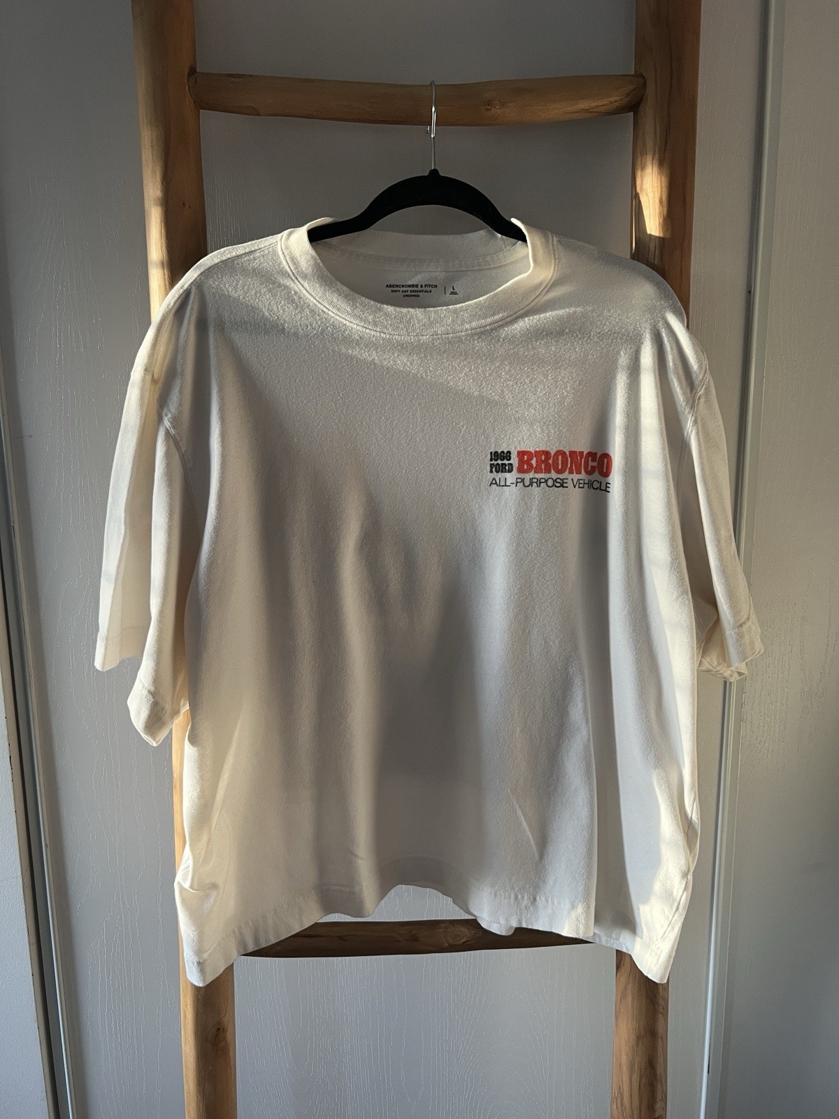 Abercrombie & Fitch Soft A&F Essentials Cropped Ford Bronco Graphic Tee L White gallery