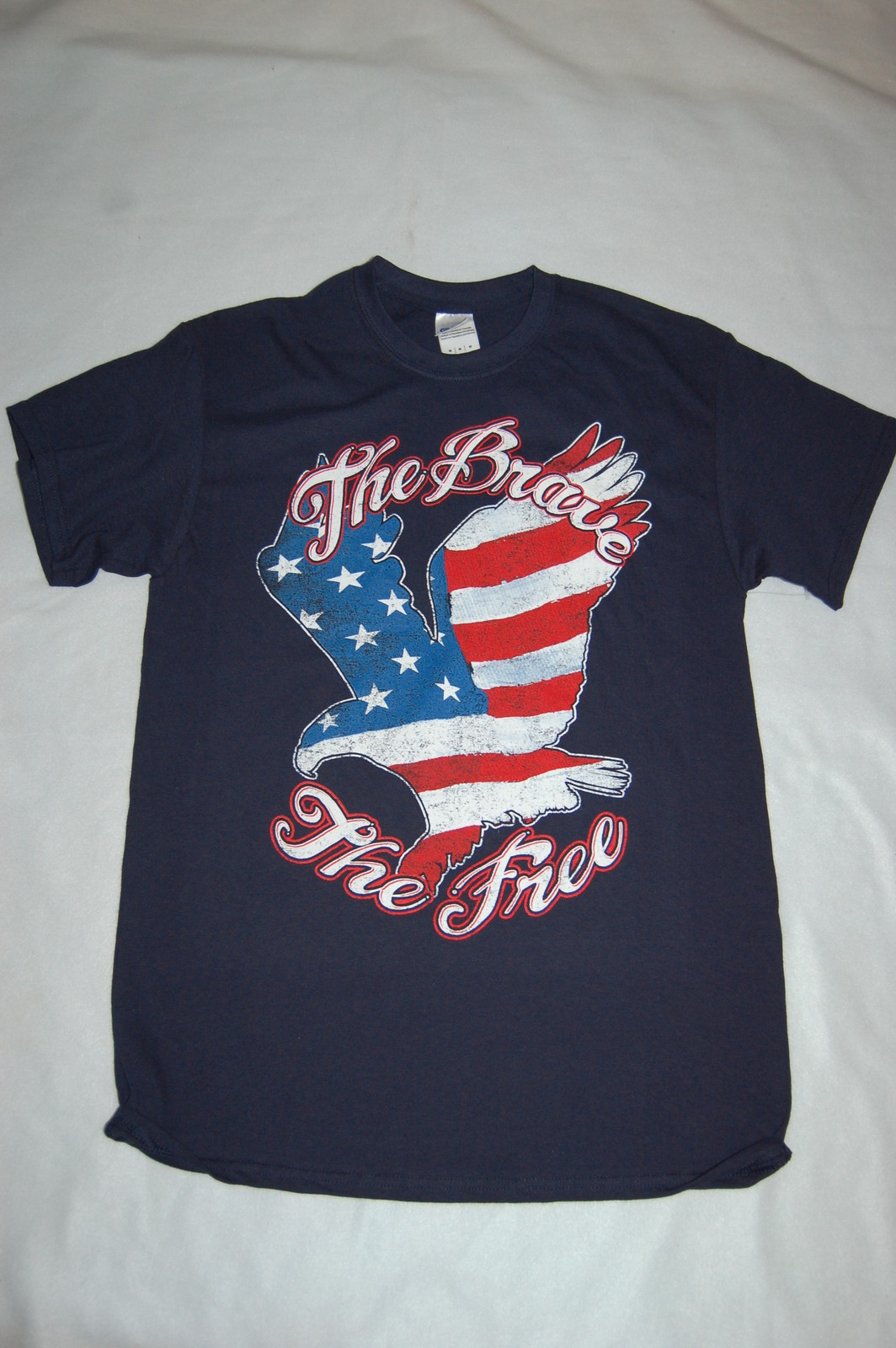 Mens Tee Shirt NAVY BLUE Red White Blue EAGLE Flag BRAVE FREE Size M 38-40