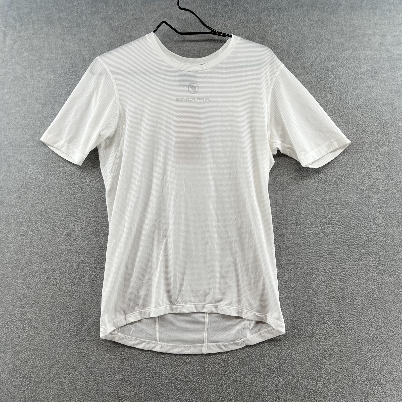 ENDURA NWT mens size m white short sleeve cycling baselayer shirt