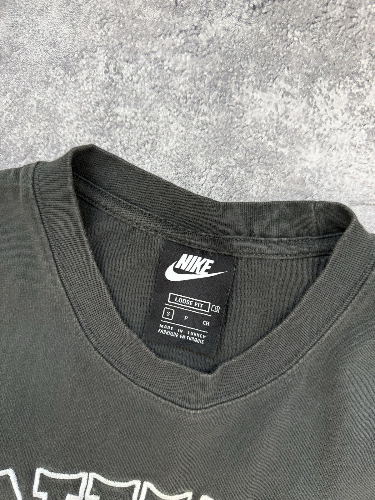 VTG 90s Nike Center Logo T-Shirt Big Logo Swoosh Embroidered Gray Tee Y2K Size S gallery