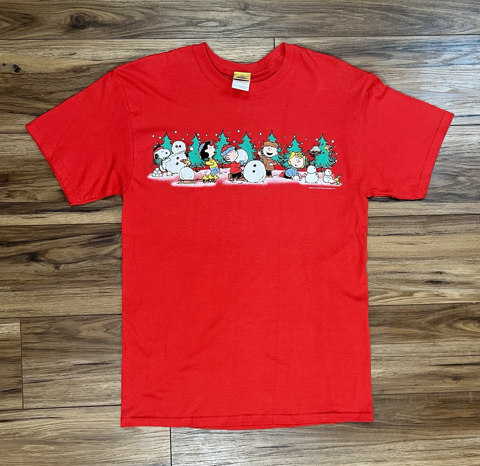 Peanuts Shirt Mens Medium Snoopy Christmas Winter Scene Snowman Red Shirt