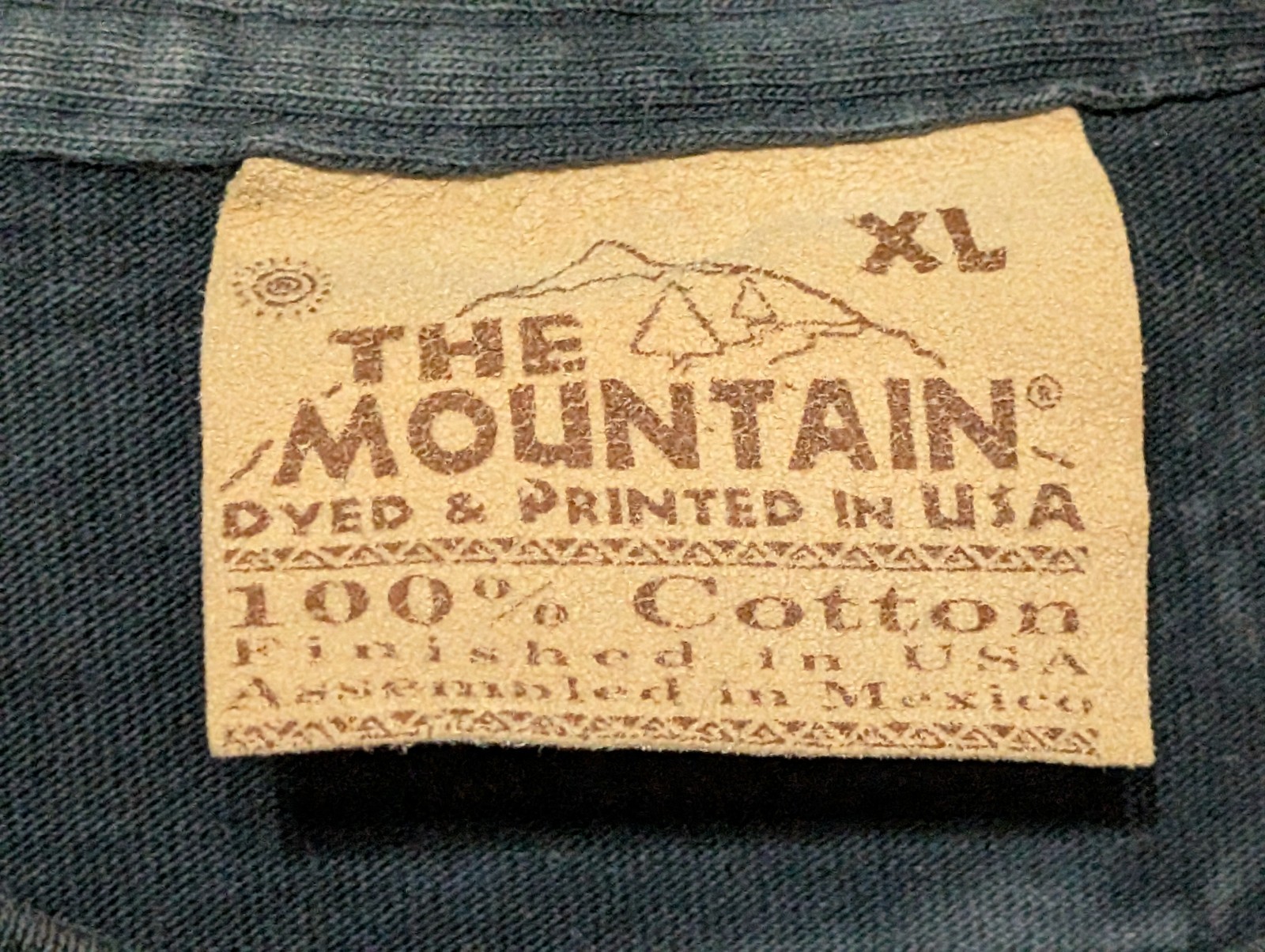 The Mountain Mens T-shirt Vintage Gray Winters Heart Wolves Leather Tag XL #6102 gallery