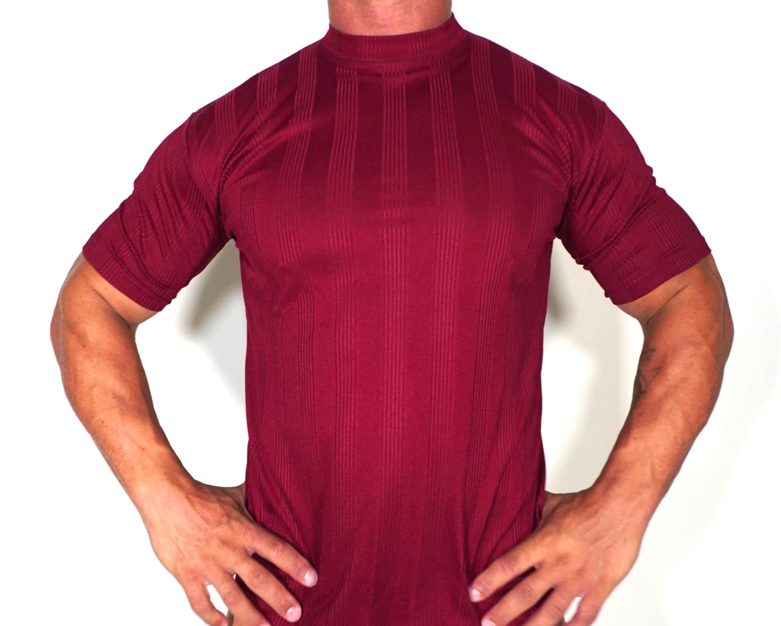 MEN’S RIBBED MAROON SHORT SLEEVE SHIRT Size LARGE