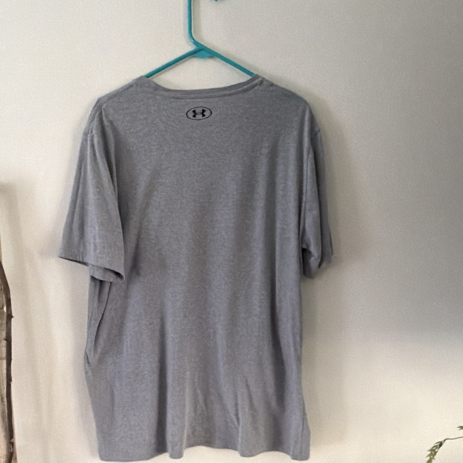 Under Armour HeatGear Men's XL Gray Knit Cotton Graphic Logo Crew Neck Tee MD gallery