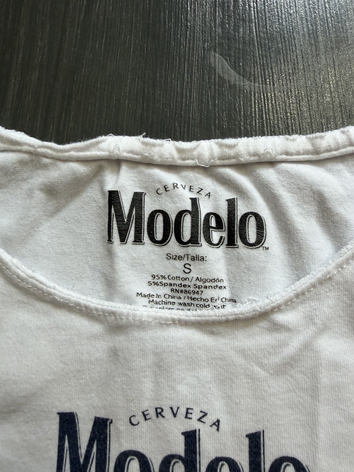 Modelo Beer Graphic Crop T-Shirt White Short Sleeve Womens Small gallery