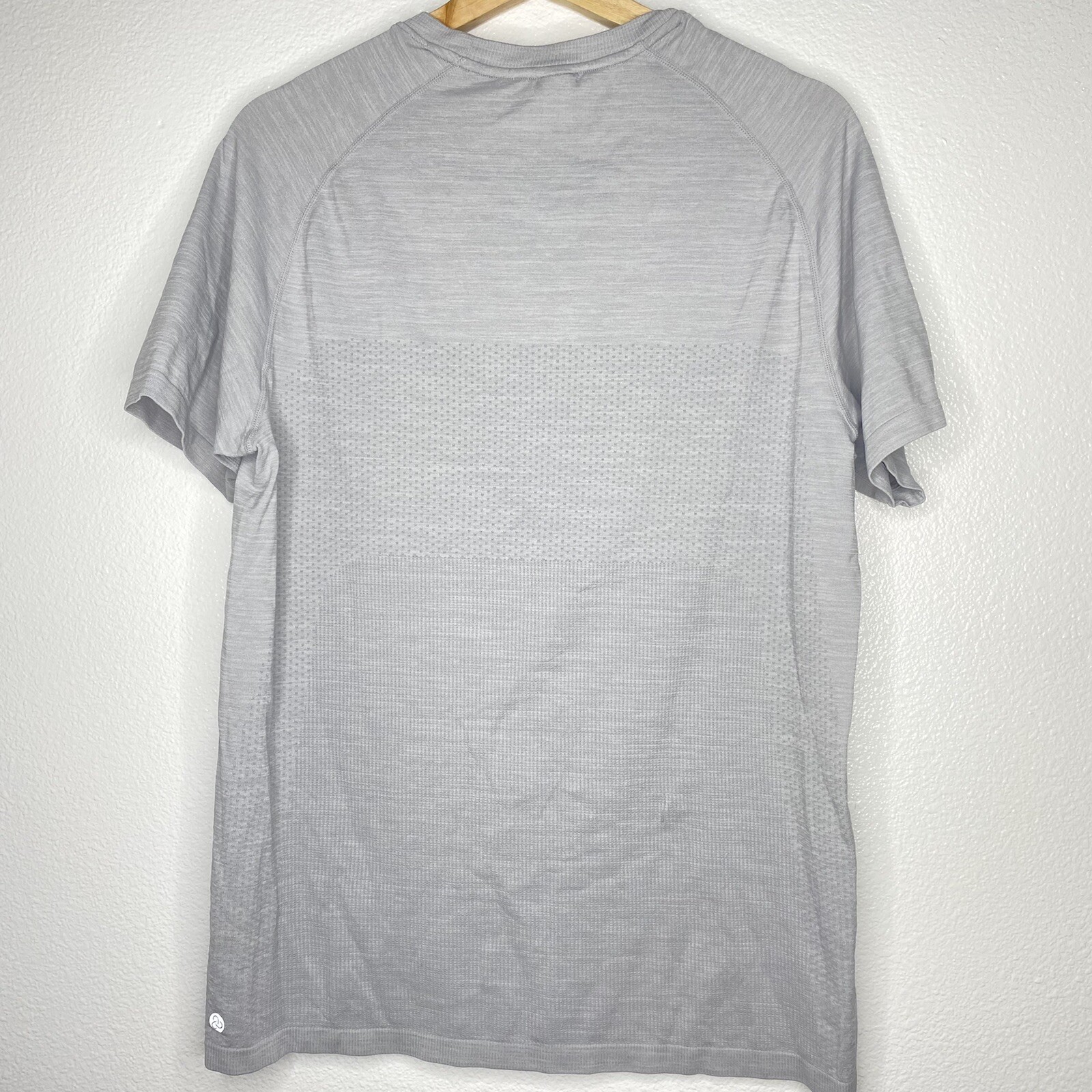 Zella Seamless Performance Gym Workout Activewear Short Sleeve Gray Shirt Mens M gallery