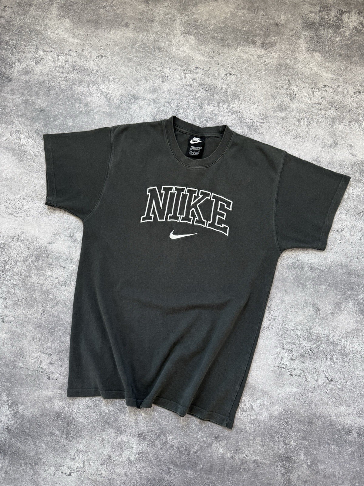 VTG 90s Nike Center Logo T-Shirt Big Logo Swoosh Embroidered Gray Tee Y2K Size S gallery