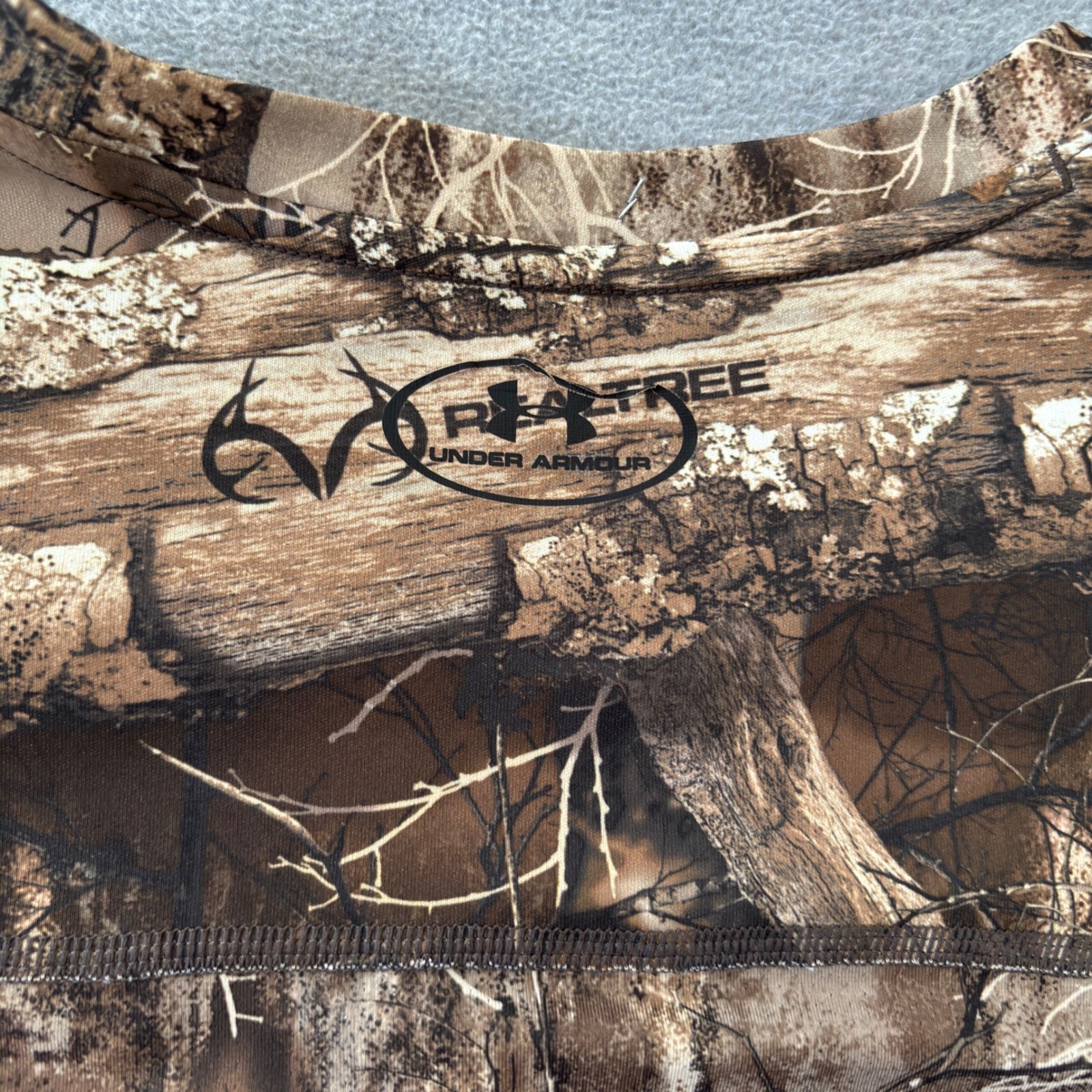 Under Armour Mens HeatGear Realtree Edge Camo Lux Row Distillers T-Shirt Large gallery