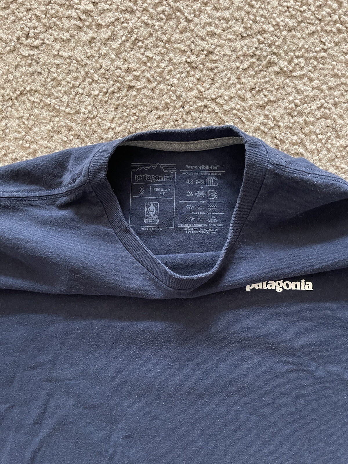 Patagonia Men's Long Sleeve Small Navy Hiking Mountain T-Shirt Run Travel Sports gallery