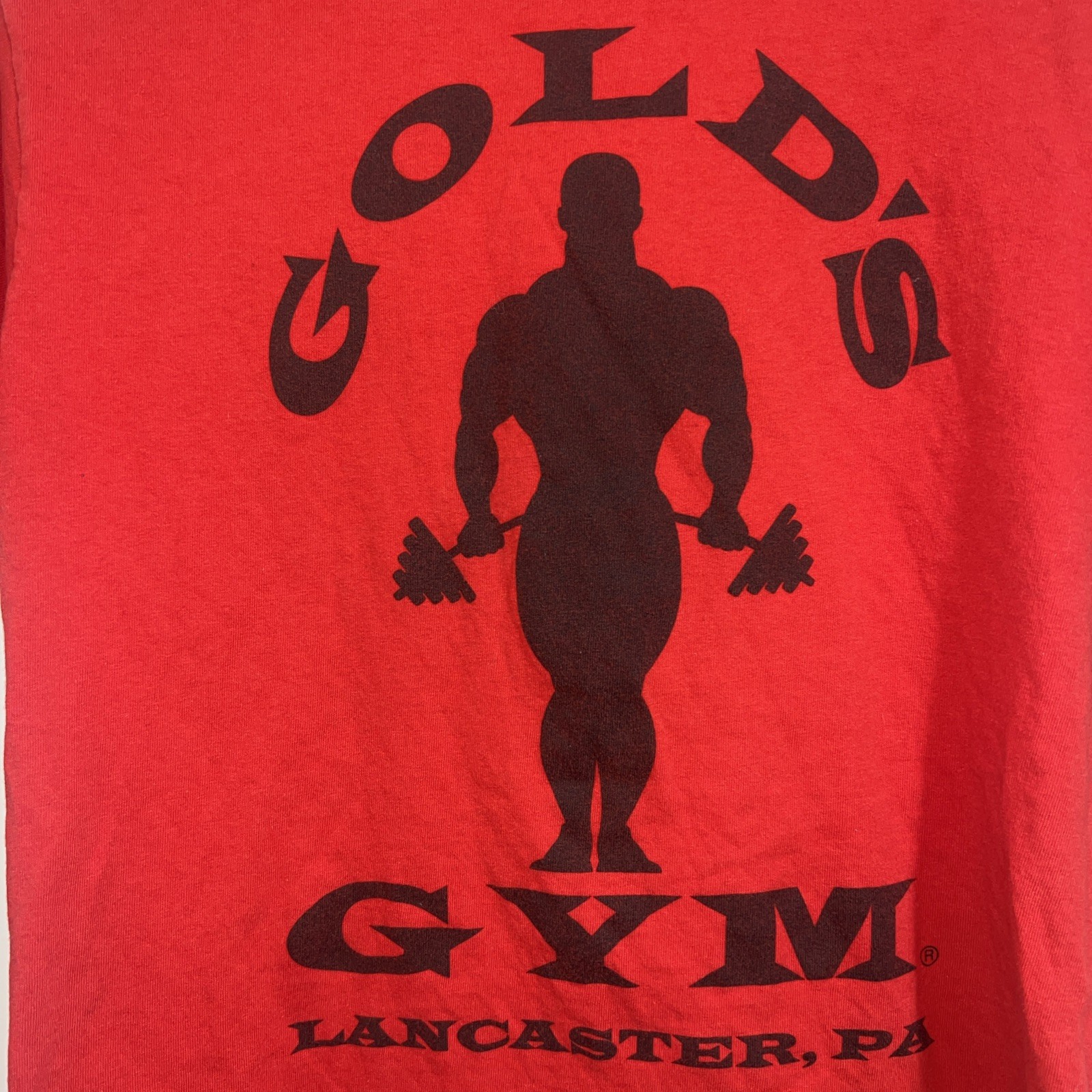 Gold’s Gym Lancaster PA Shirt Medium Red Black Short Sleeve