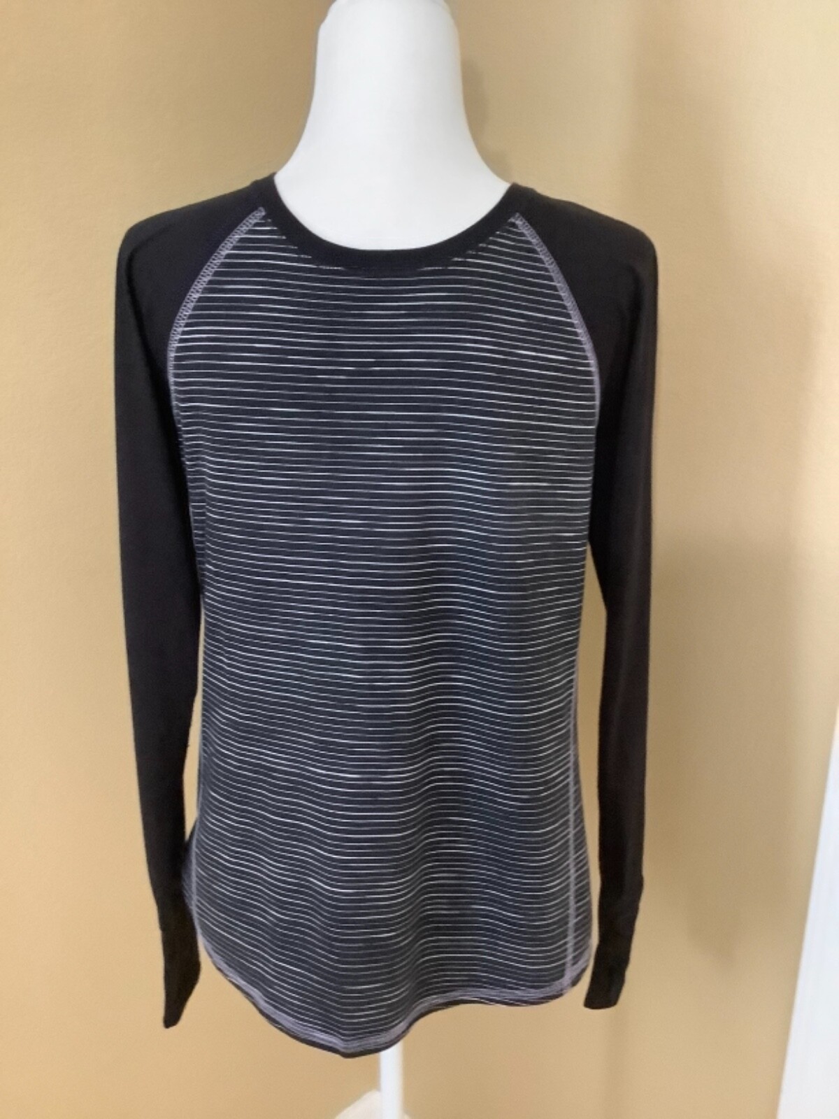 Tek Gear Dry Tek Men’s Black & White Stripe Long Sleeve Athletic Shirt Size S