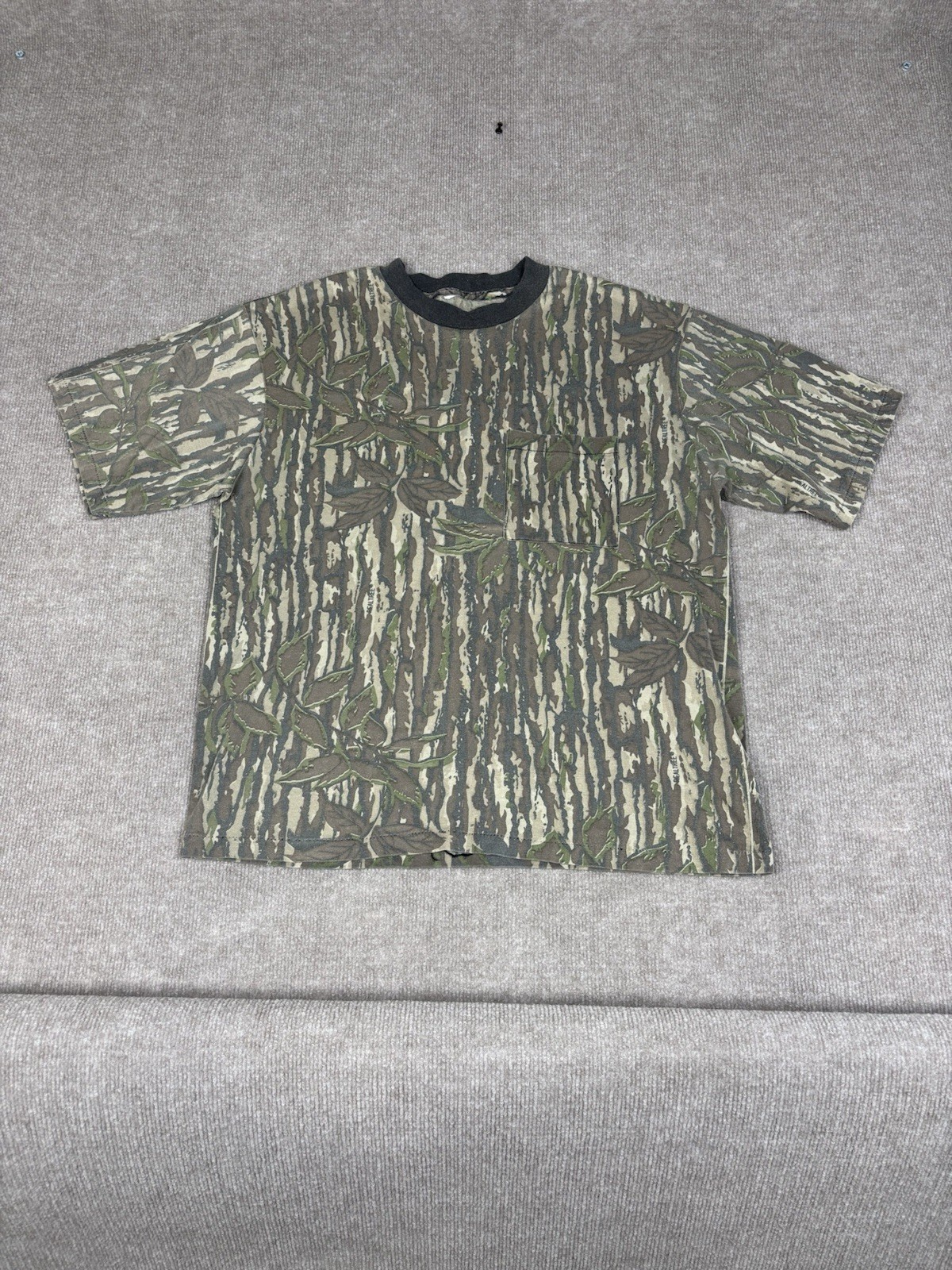 Vintage Realtree T-Shirt Mens Medium Camo Ringer USA Single Stitch Leaf 90s