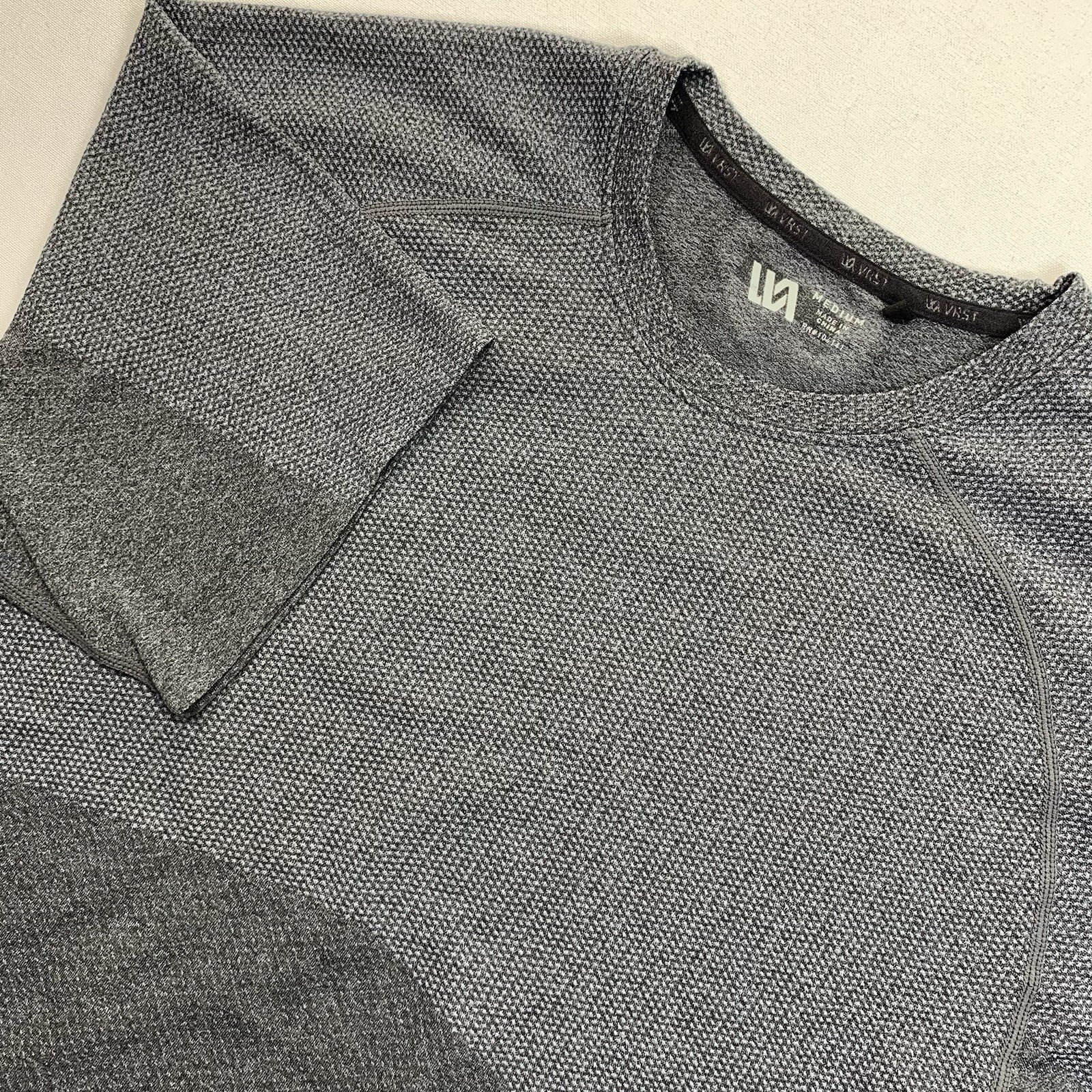 VRST Performance T Shirt Mens Medium Classic Fit Crew Neck Short Sleeve