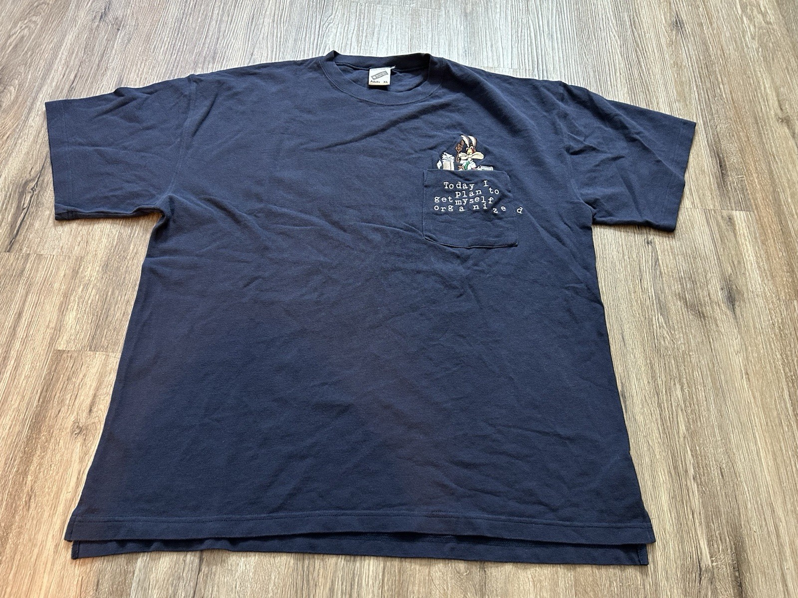 Vintage 1998 Warner Bros. Looney Tunes Wile E Coyote Desk Embroidered T-Shirt XL