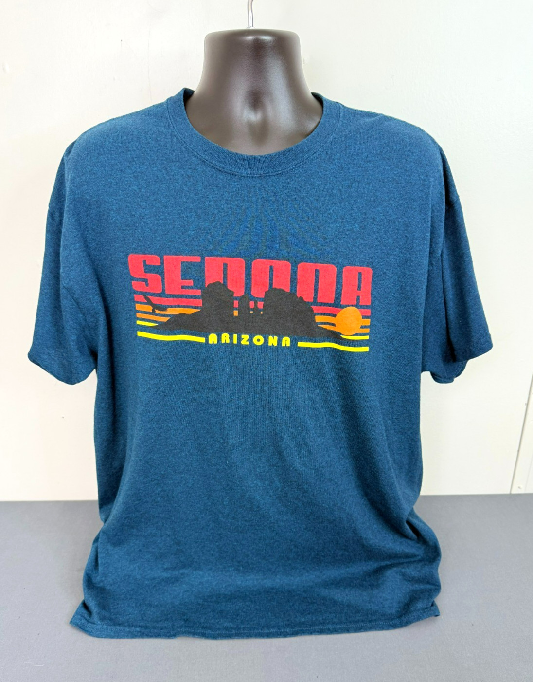 Gildan Men’s Sedona Arizona Graphic Crew Neck Short Sleeve T-Shirt Blue Size XL