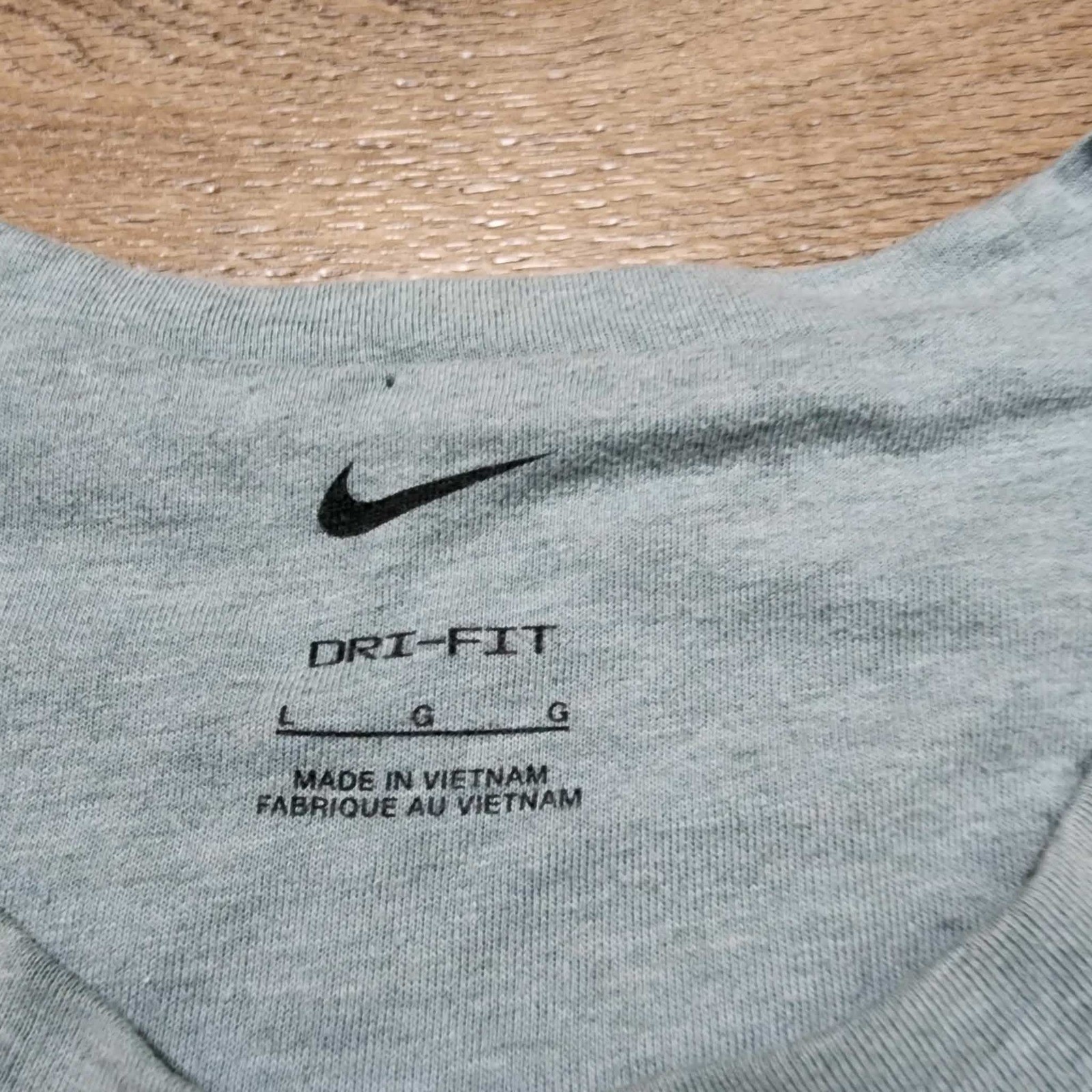 Nike Dri Fit Mens Large Light Green Heathered Training T-Shirt Vent Holes gallery