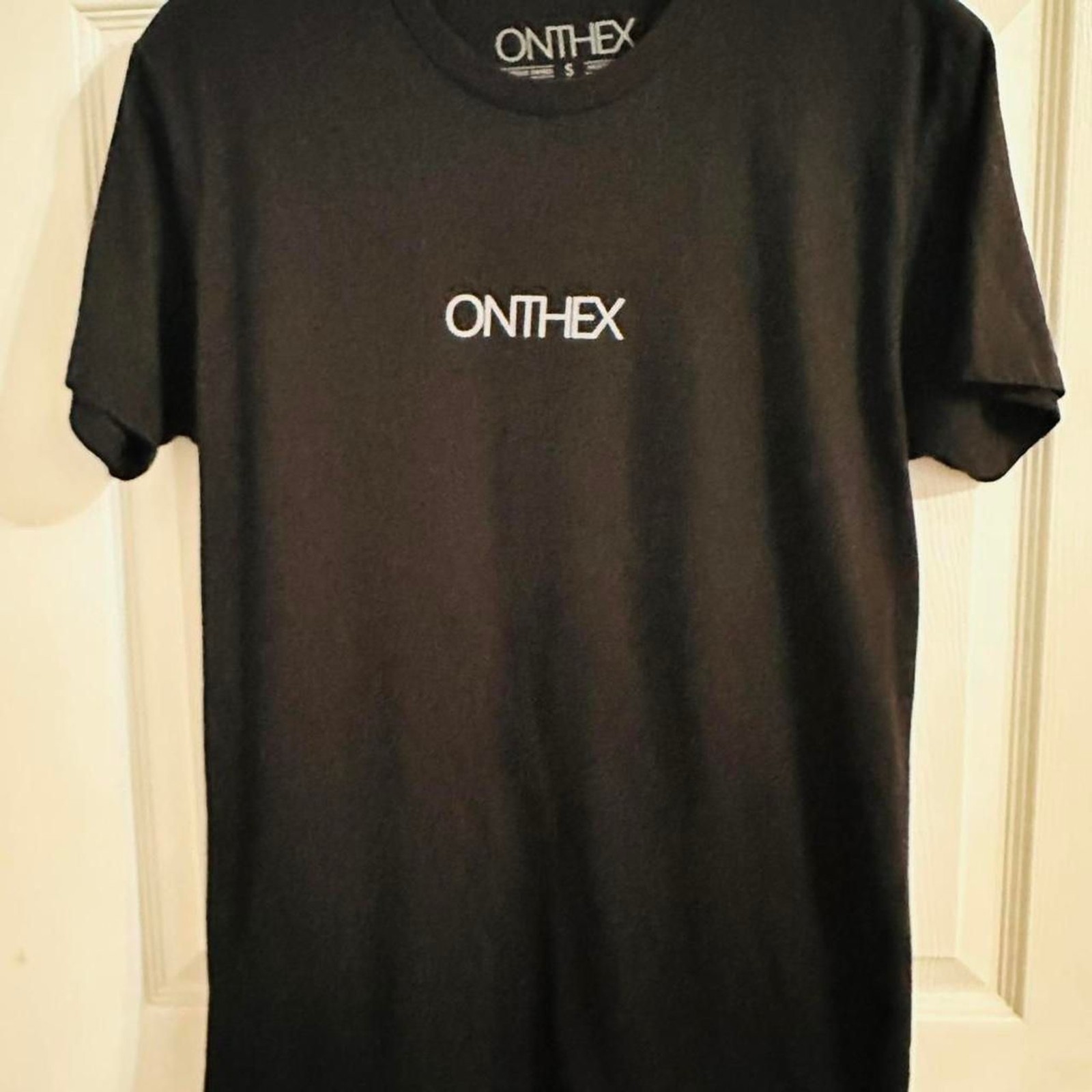 Unbranded Men's Black and Grey T-shirt gallery
