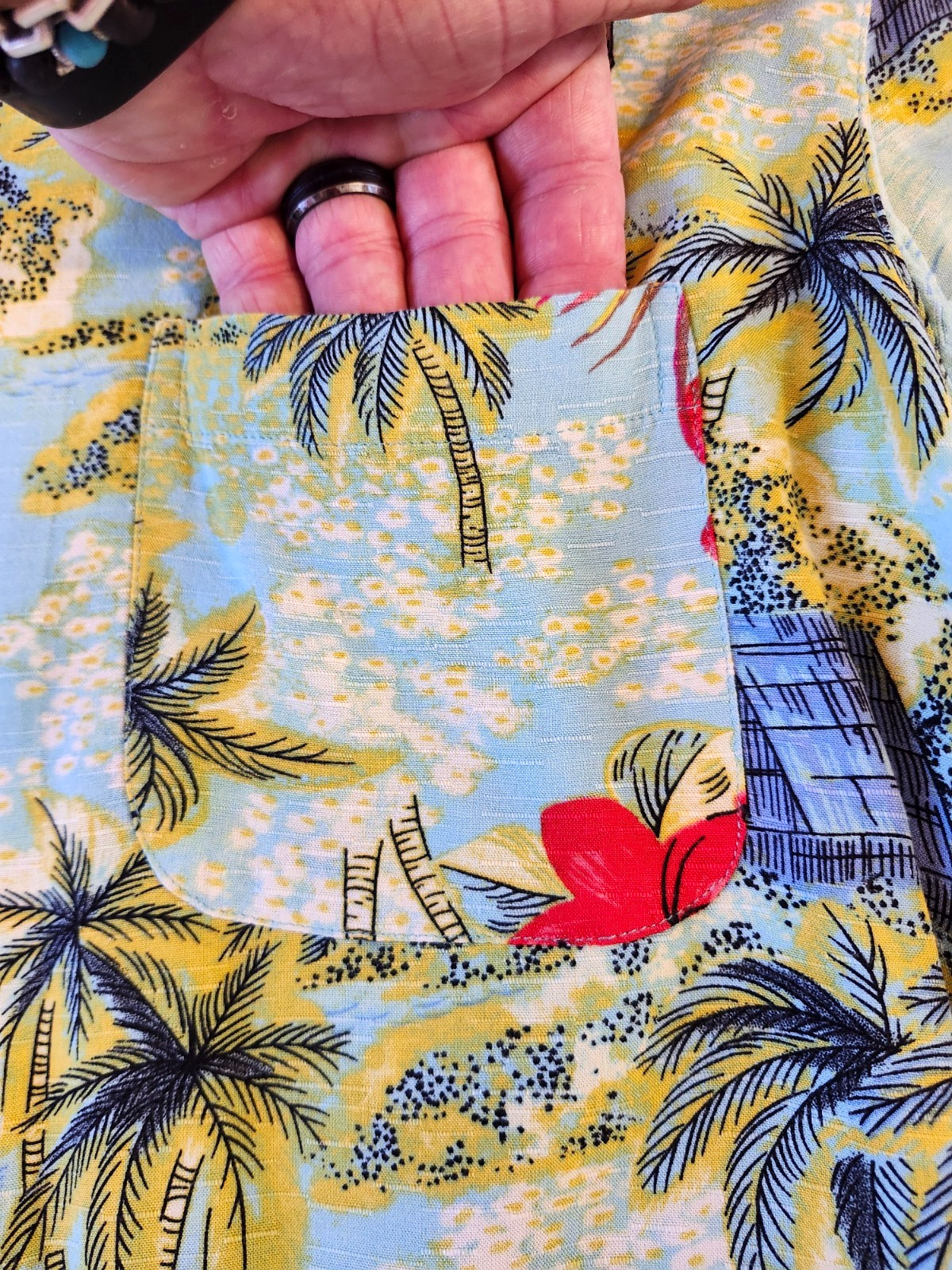 Men's Hawaiian Button Up Shirt, Small, great shape. Combine Shipping gallery