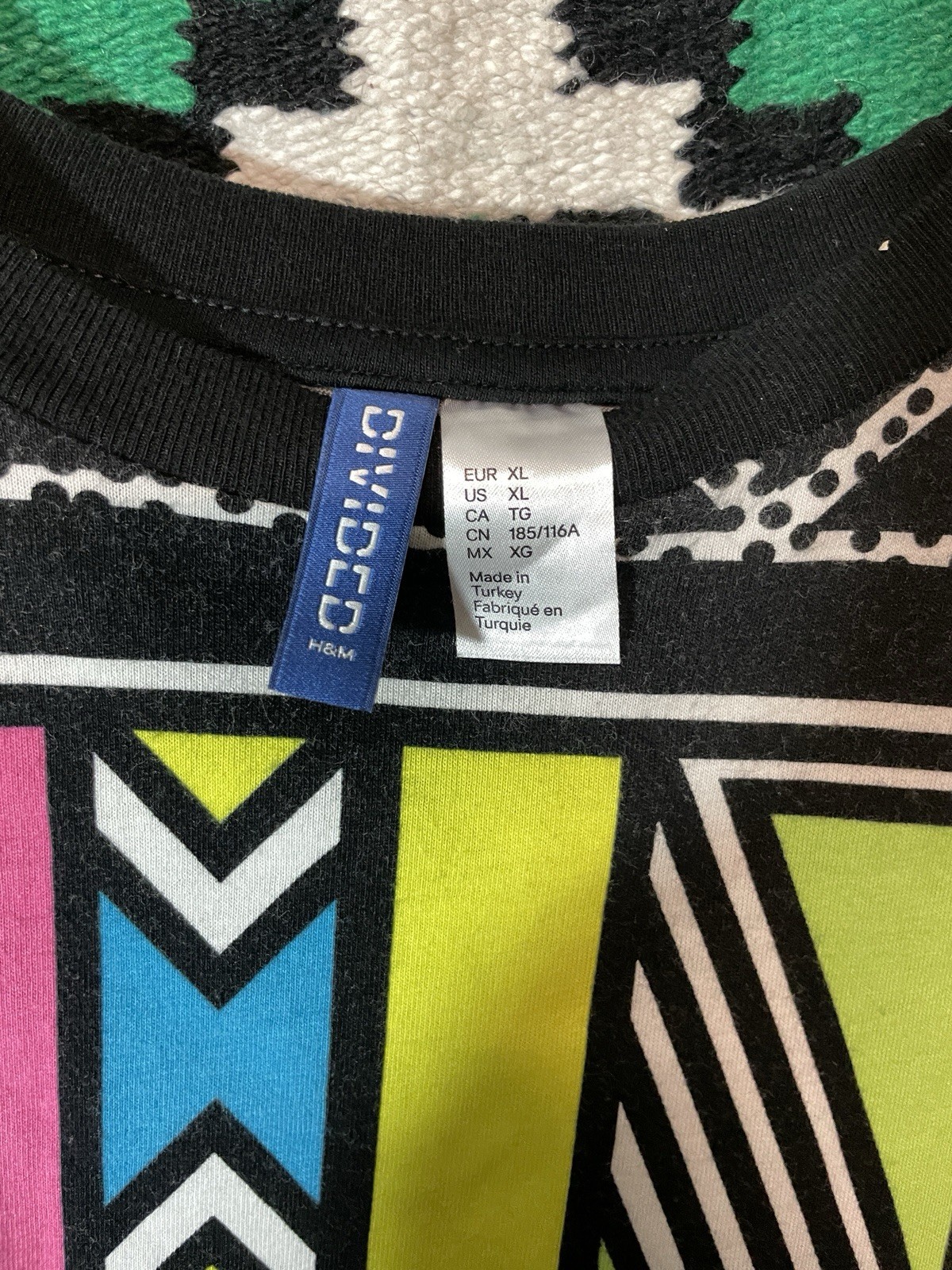 H&M Divided Funky Geometric 90s Pattern Short Sleeve Xl Aztec Hip Hop gallery