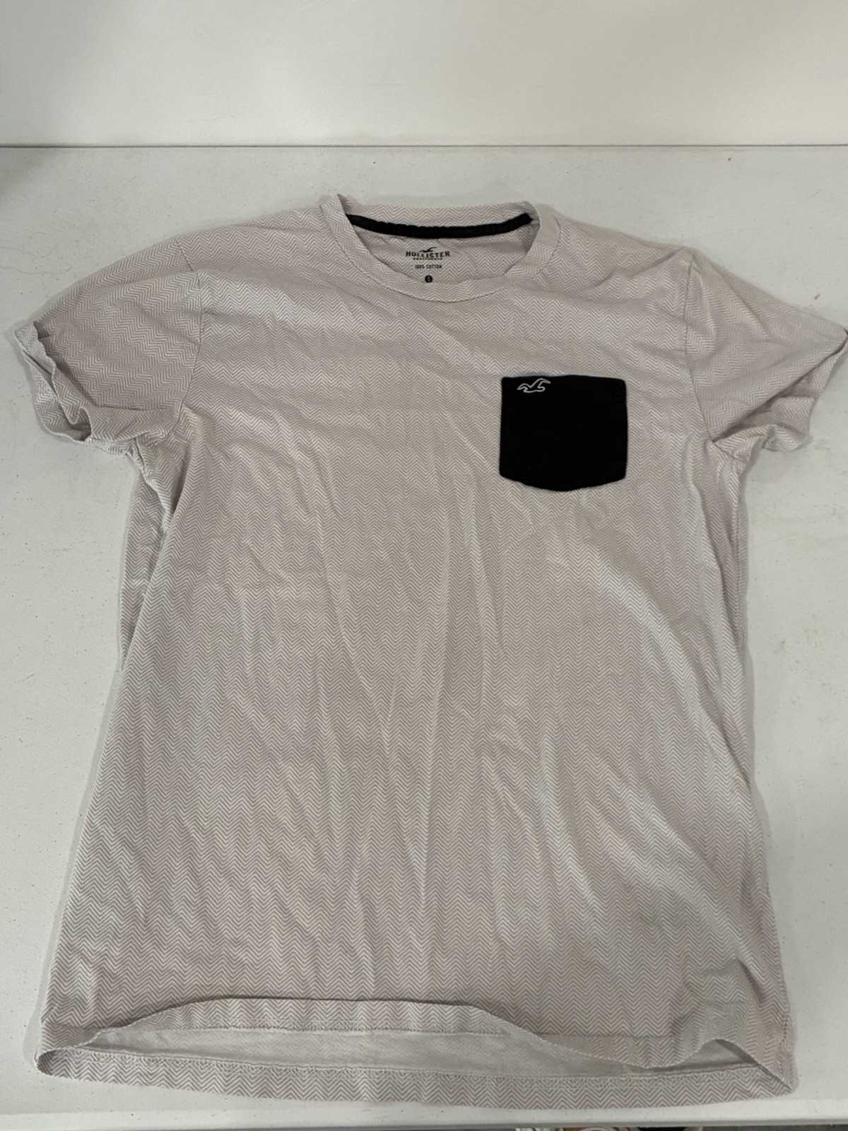 Hollister Men's Gray Chevron Pocket Logo Tee Crew Neck Short gallery