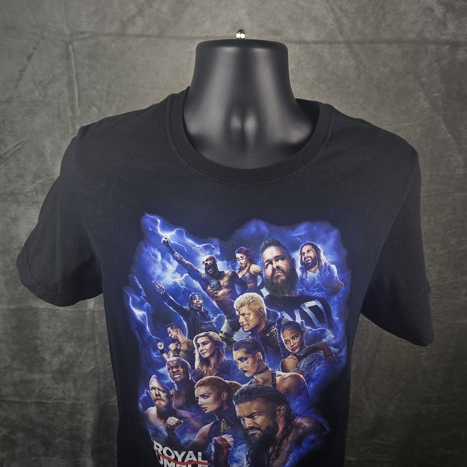 WWE Wrestling Shirt Medium Black royal Rumble San Antonio Pre-Owned gallery