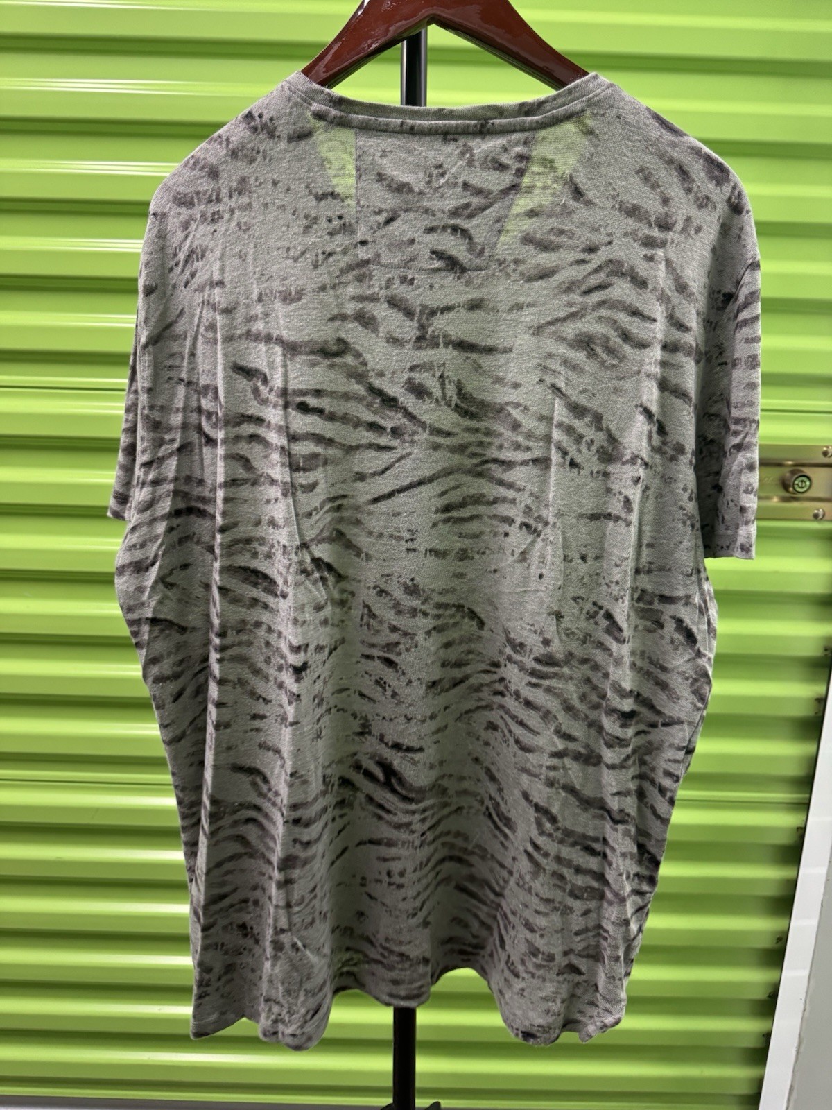John Varvatos Men’s XL Gray Animal Print Crew Neck Short Sleeve linen Knit Tee gallery
