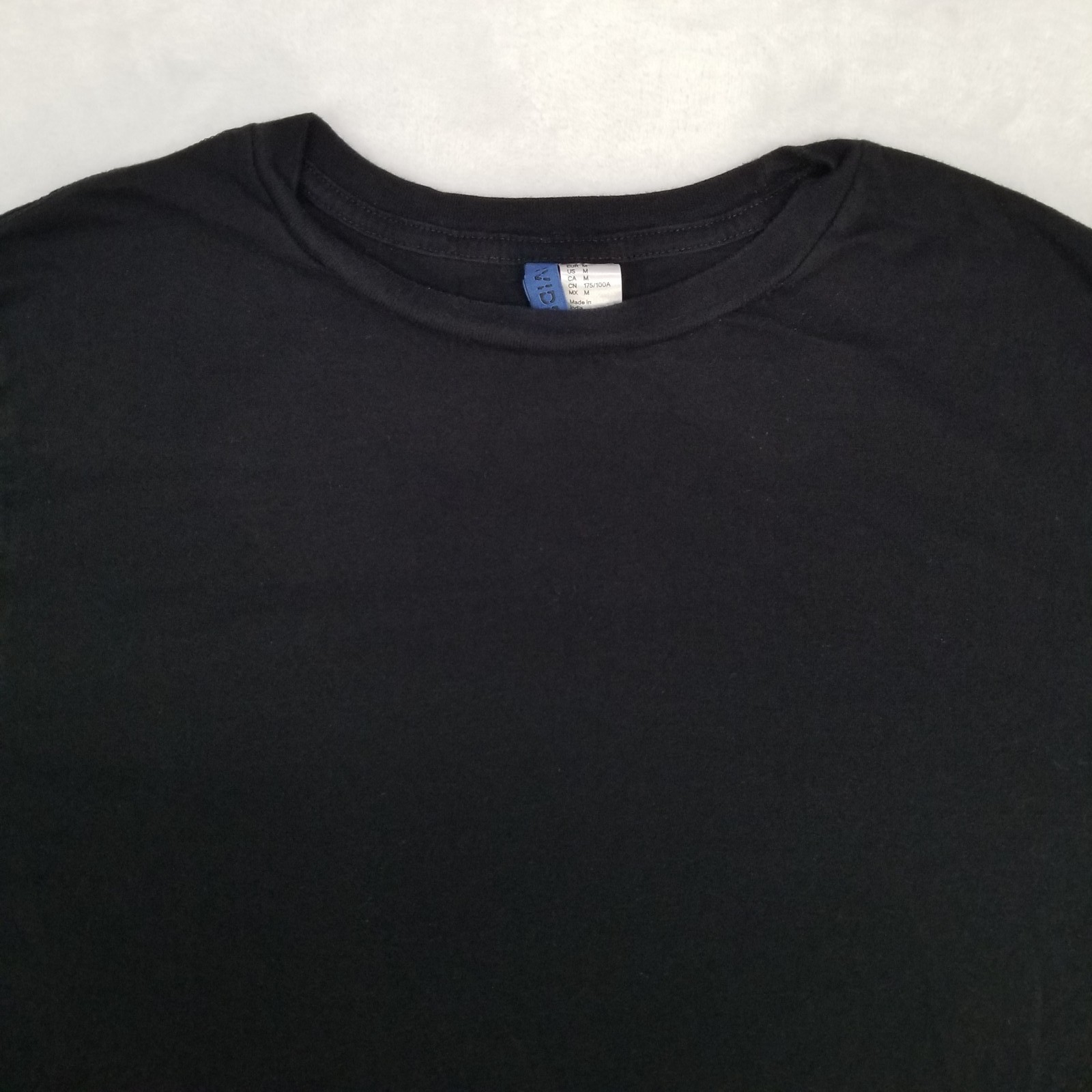H&M Divided Men's Medium Basic Black Long Sleeve Crewneck T-Shirt Curved Hem gallery