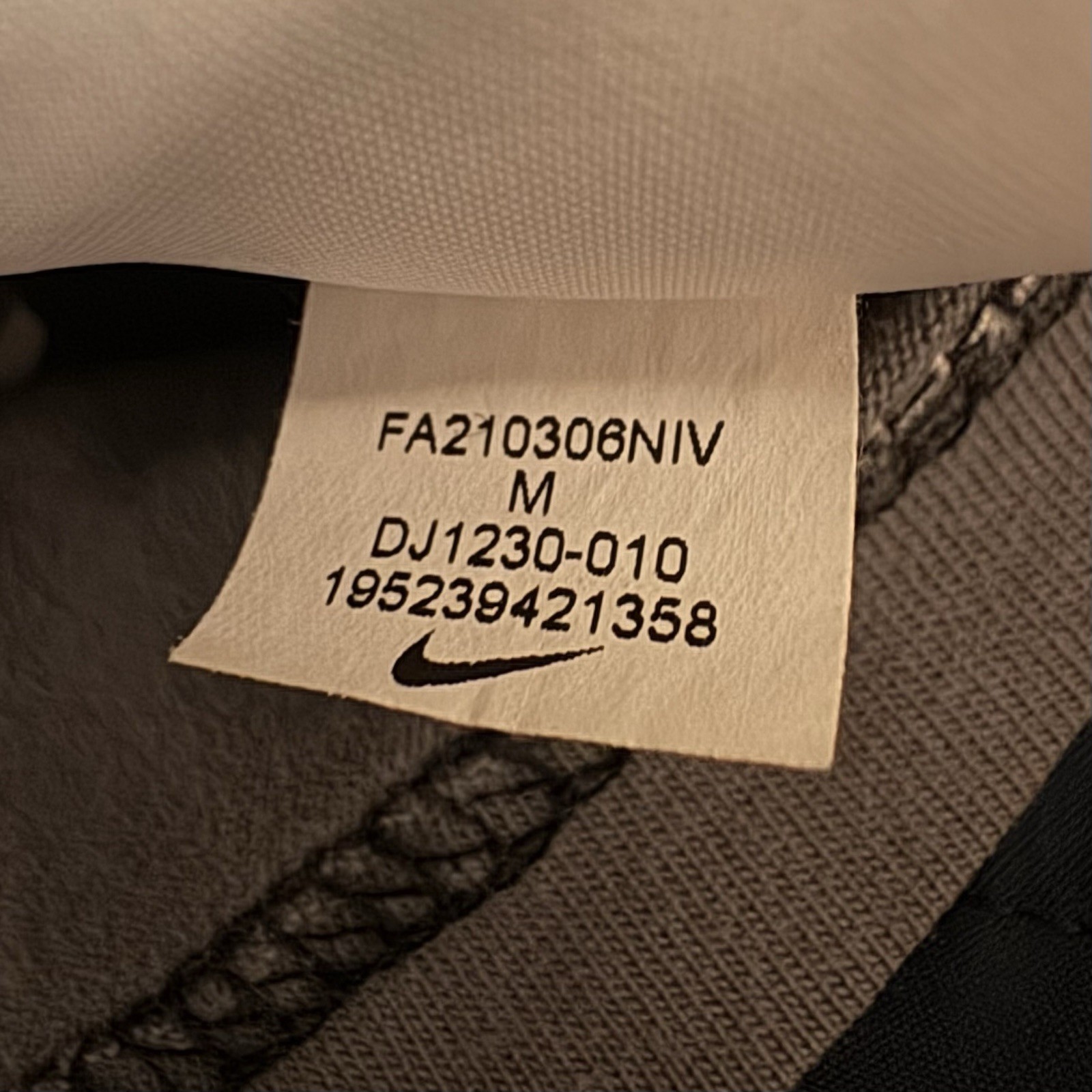 Nike SB Striped T-Shirt Size Medium Loose Fit gallery