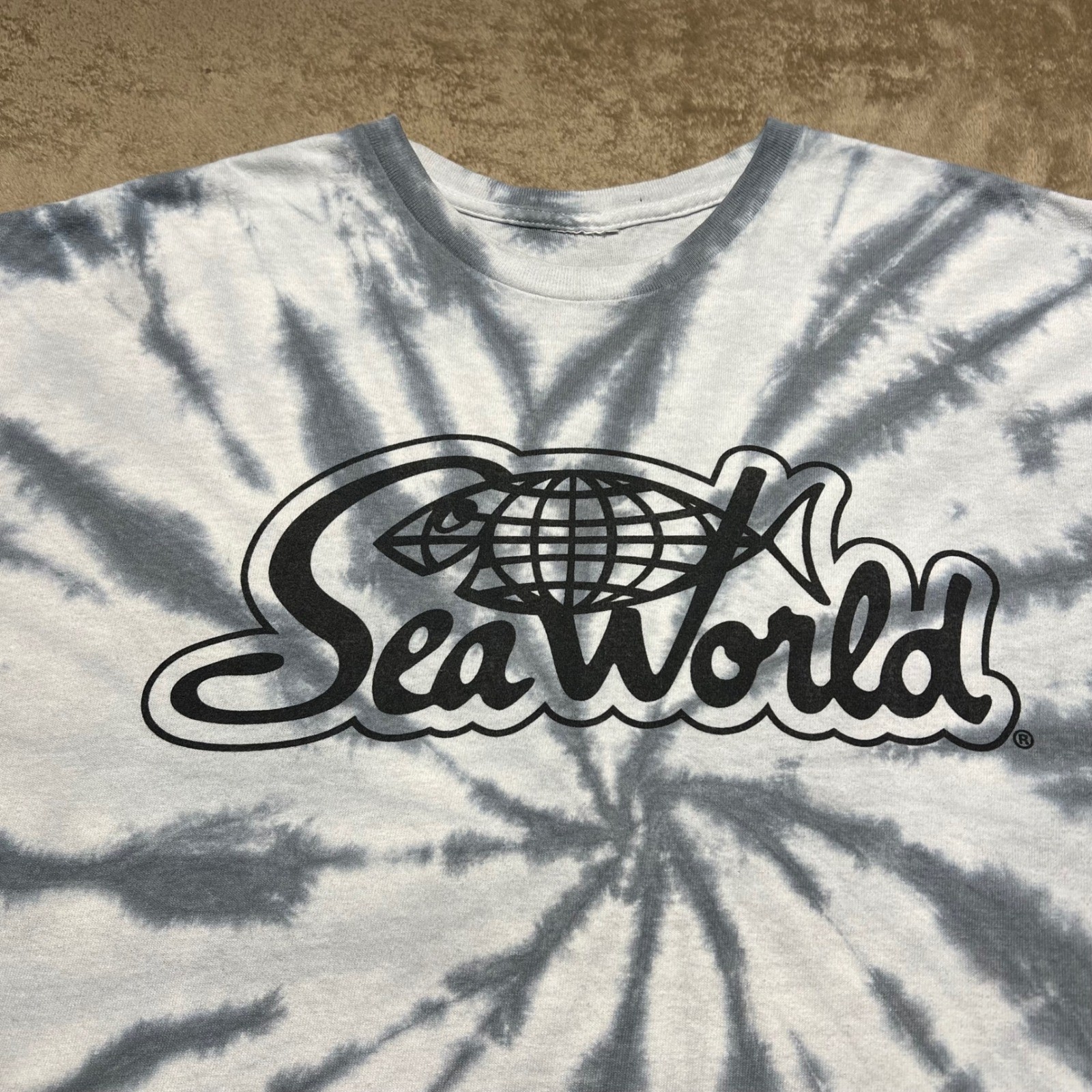 SeaWorld Graphic T-Shirt Mens XL Grey White Spiral Tie Dye Short Sleeve Cotton T gallery