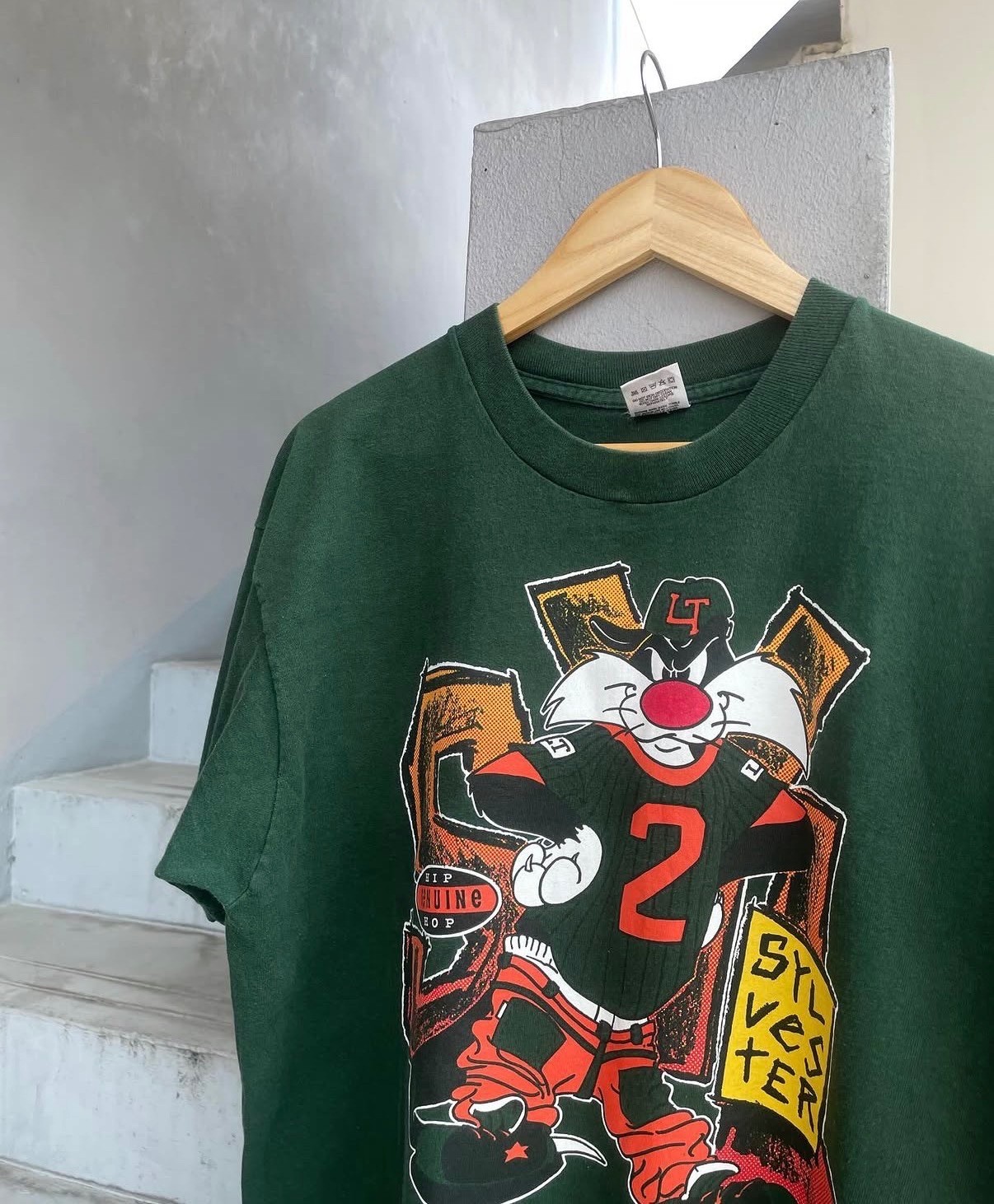 Vintage 90s Sylvester Looney Tunes T-Shirt gallery