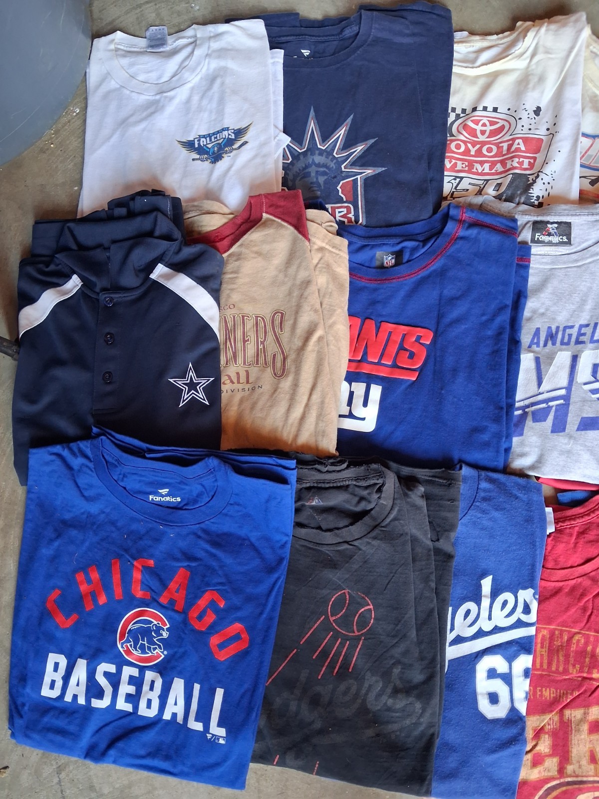 Lot of 35 Sports Tees Various Sizes Resellers Bundle NFL NCAA NBA MLB Giants Y2k gallery
