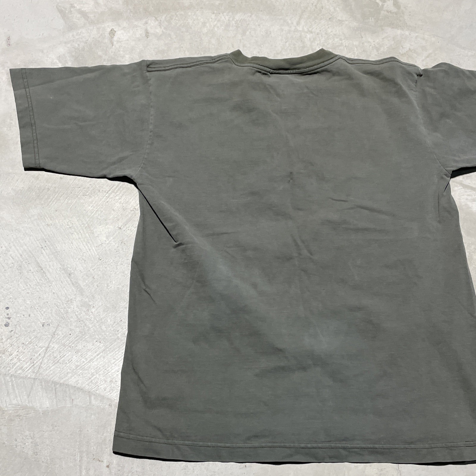 Vintage Y2K Barbwire Graphic T-Shirt Skater Punk Emo STREETWEAR SZ XL* (medium) gallery