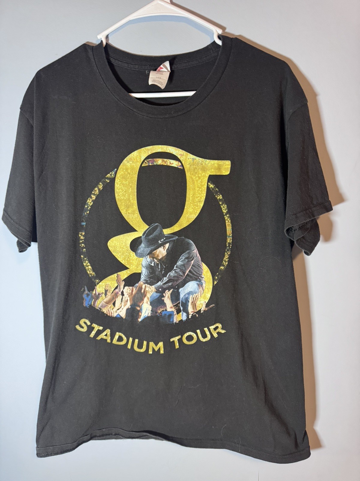 GARTH BROOKS NEW OFFICIAL ADULT MEN'S (LARGE) STADIUM TOUR CONCERT T-SHIRT 2022 gallery