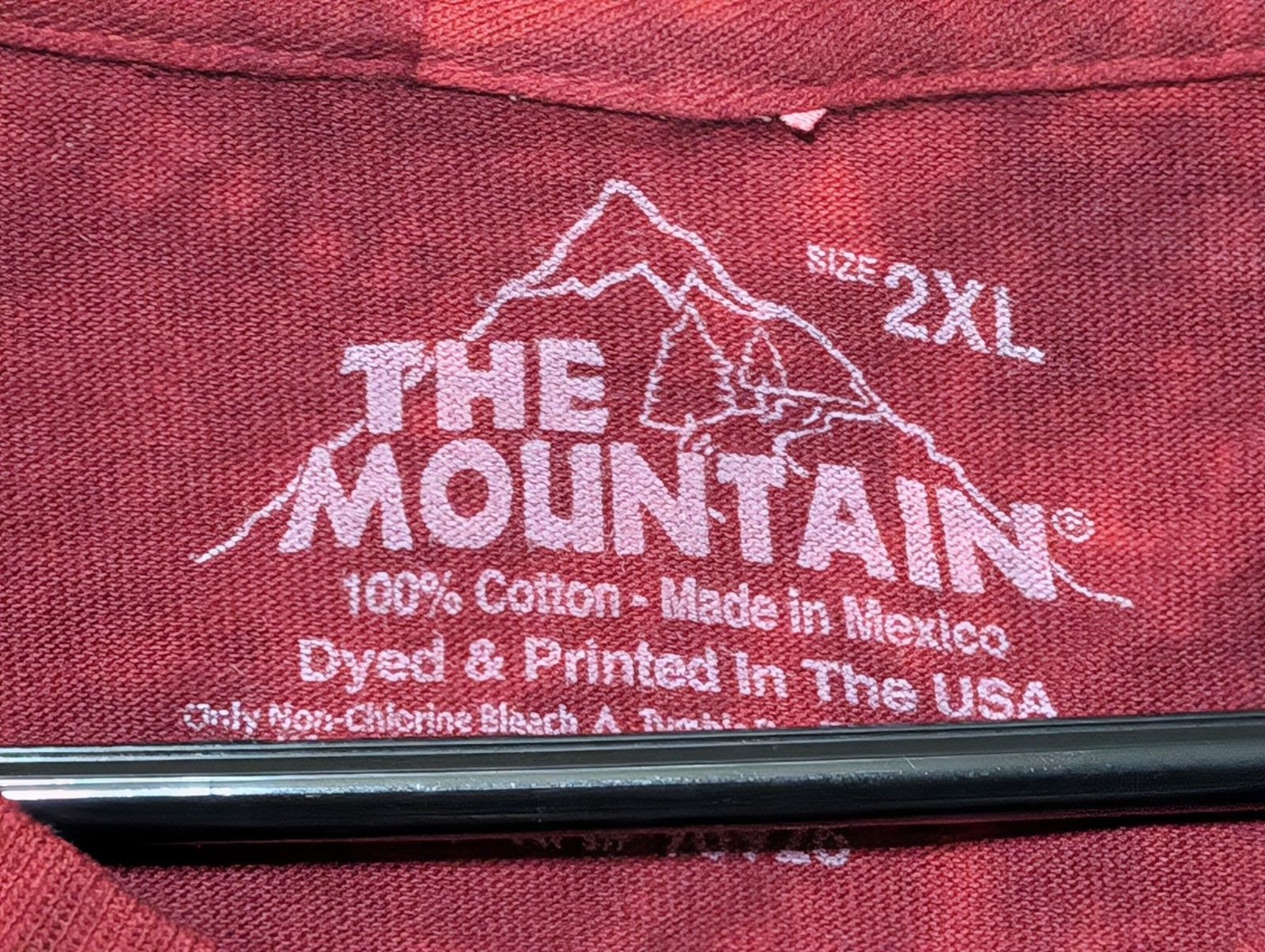 The Mountain Mens T-shirt Red Wolf Flame Wildlife Retired Logo 2XL #3370 EUC gallery