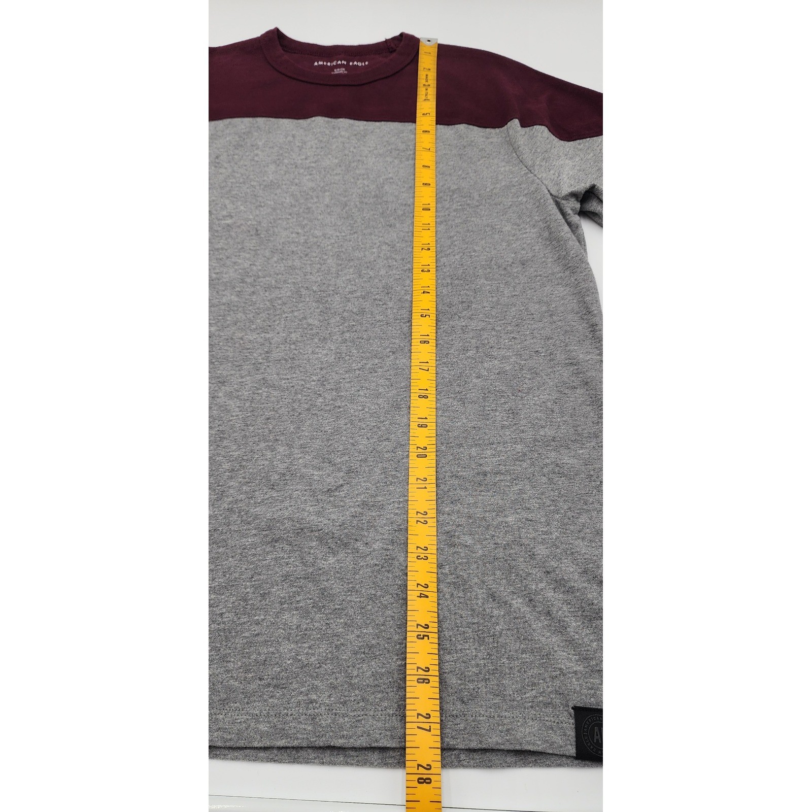 American Eagle T-Shirt Mens Small Burgundy Grey Colorblock Crew Neck EXC gallery
