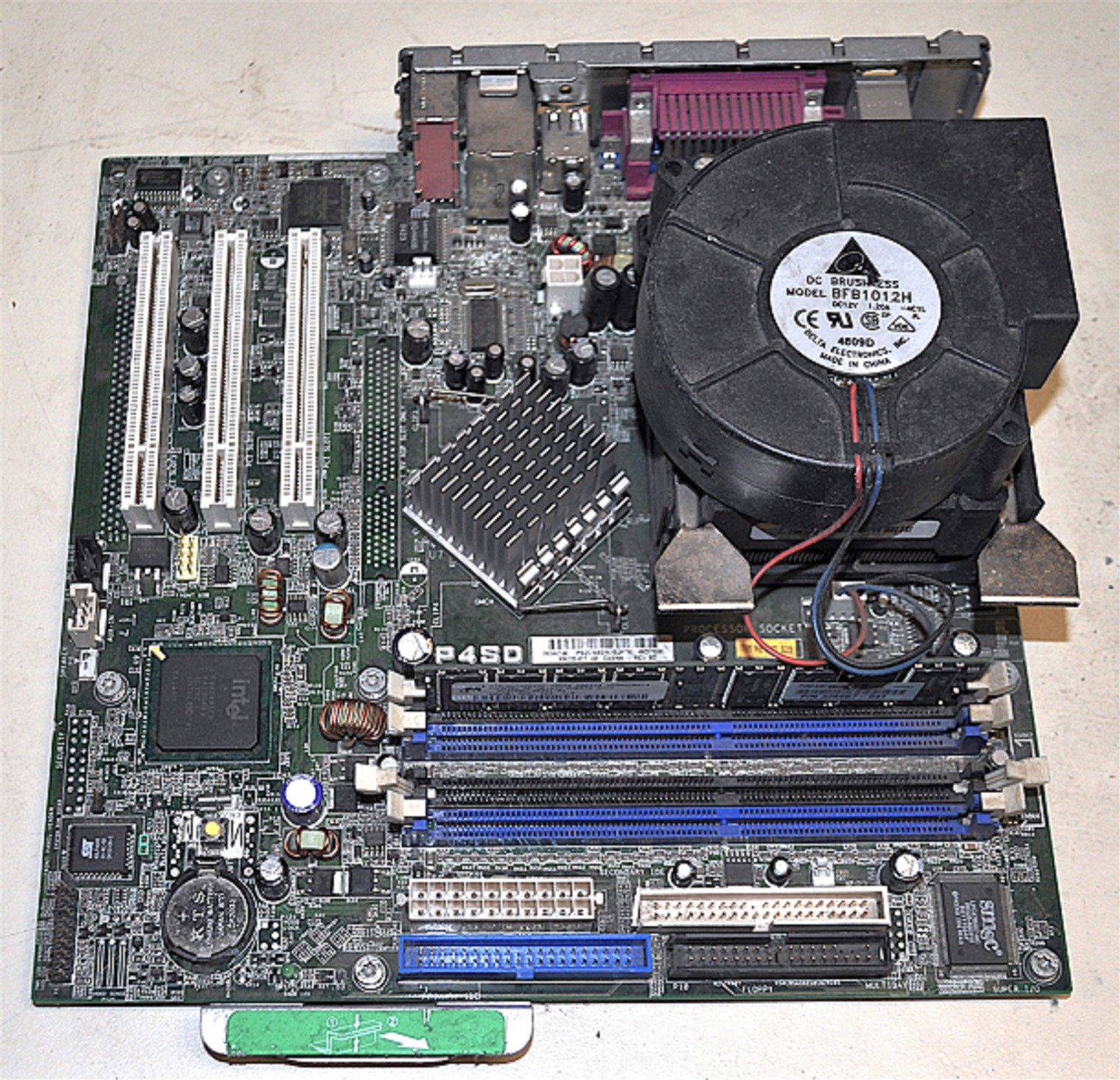 MOTHERBOARDHP P45D WITH P4 3 GHz & 256 RAM