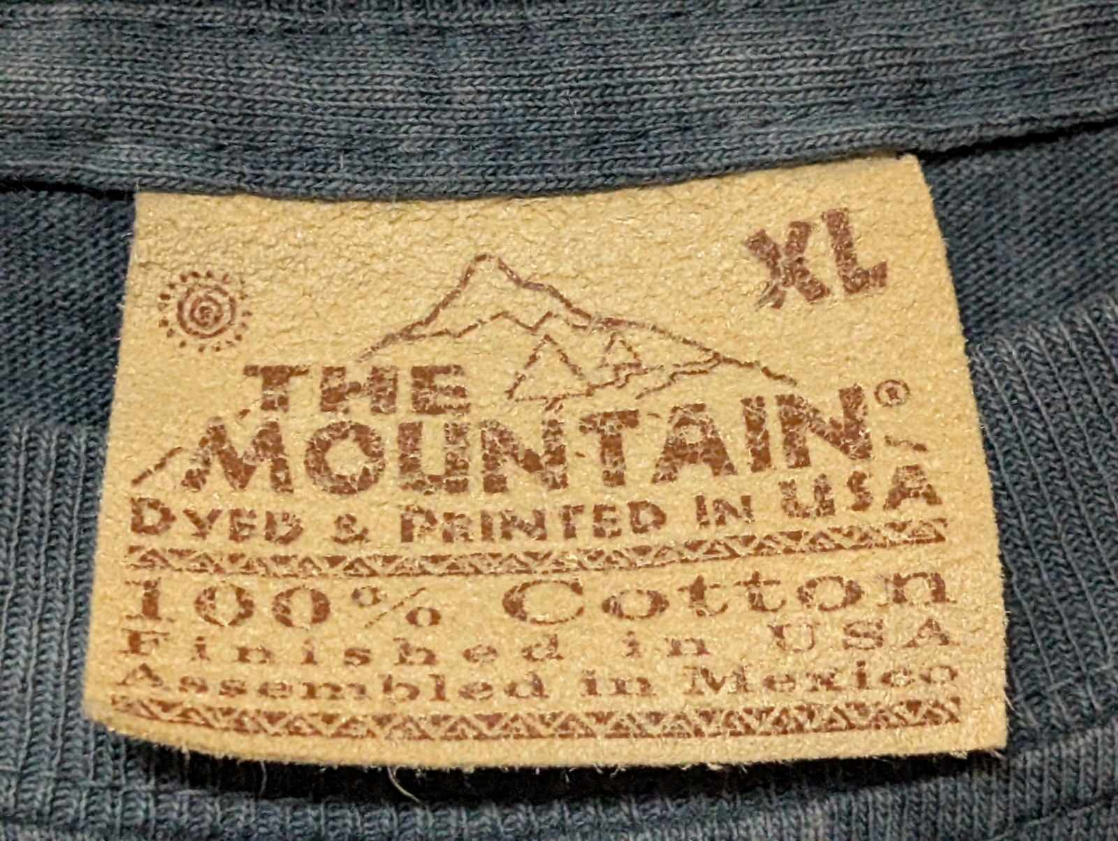 The Mountain Men's T-shirt Blue Vintage 2005 Wolf Pond Leather Tag XL #5139 gallery