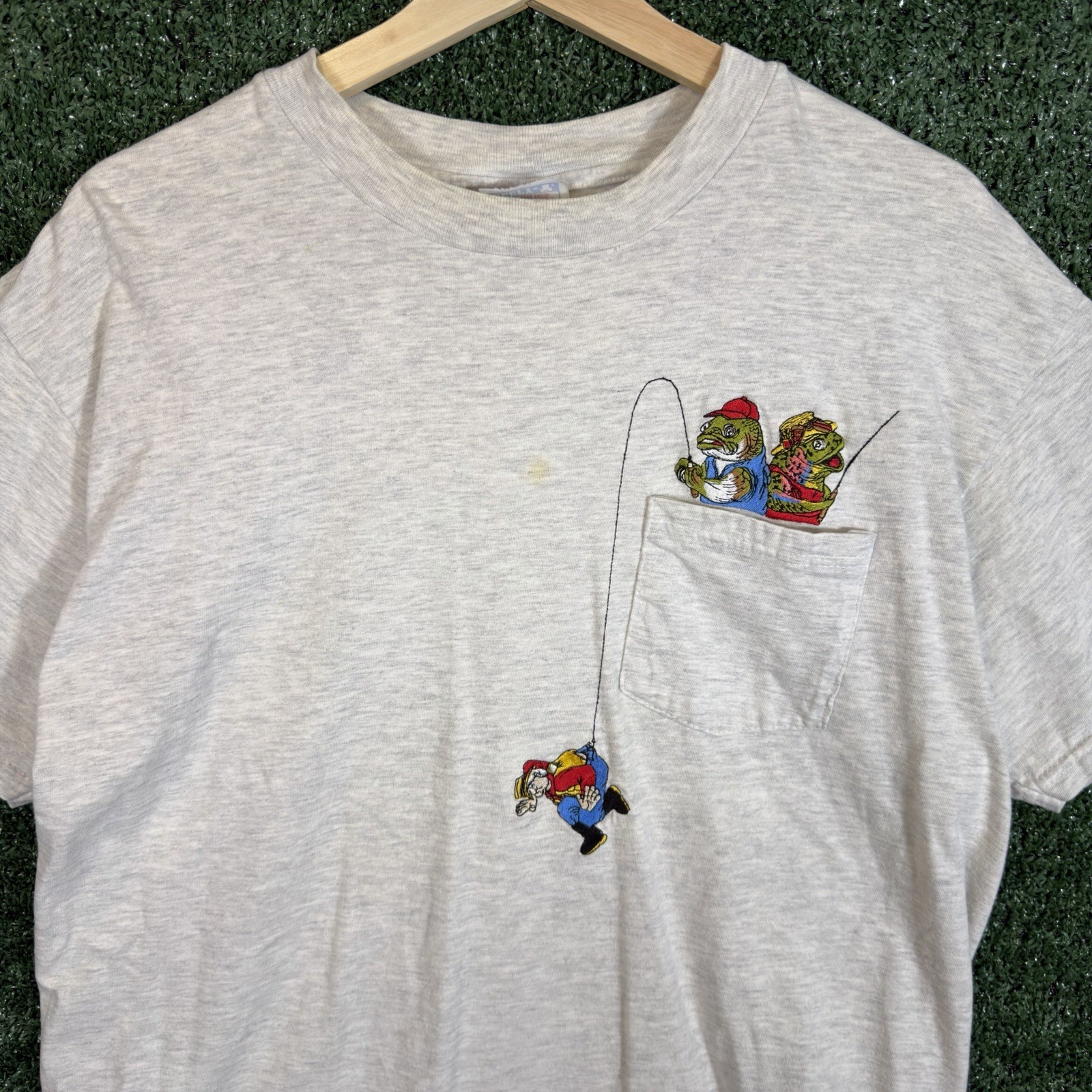 Vintage 90s Fisherman Bass Animal Hunting Humor T-Shirt Men’s Size L Embroidered gallery