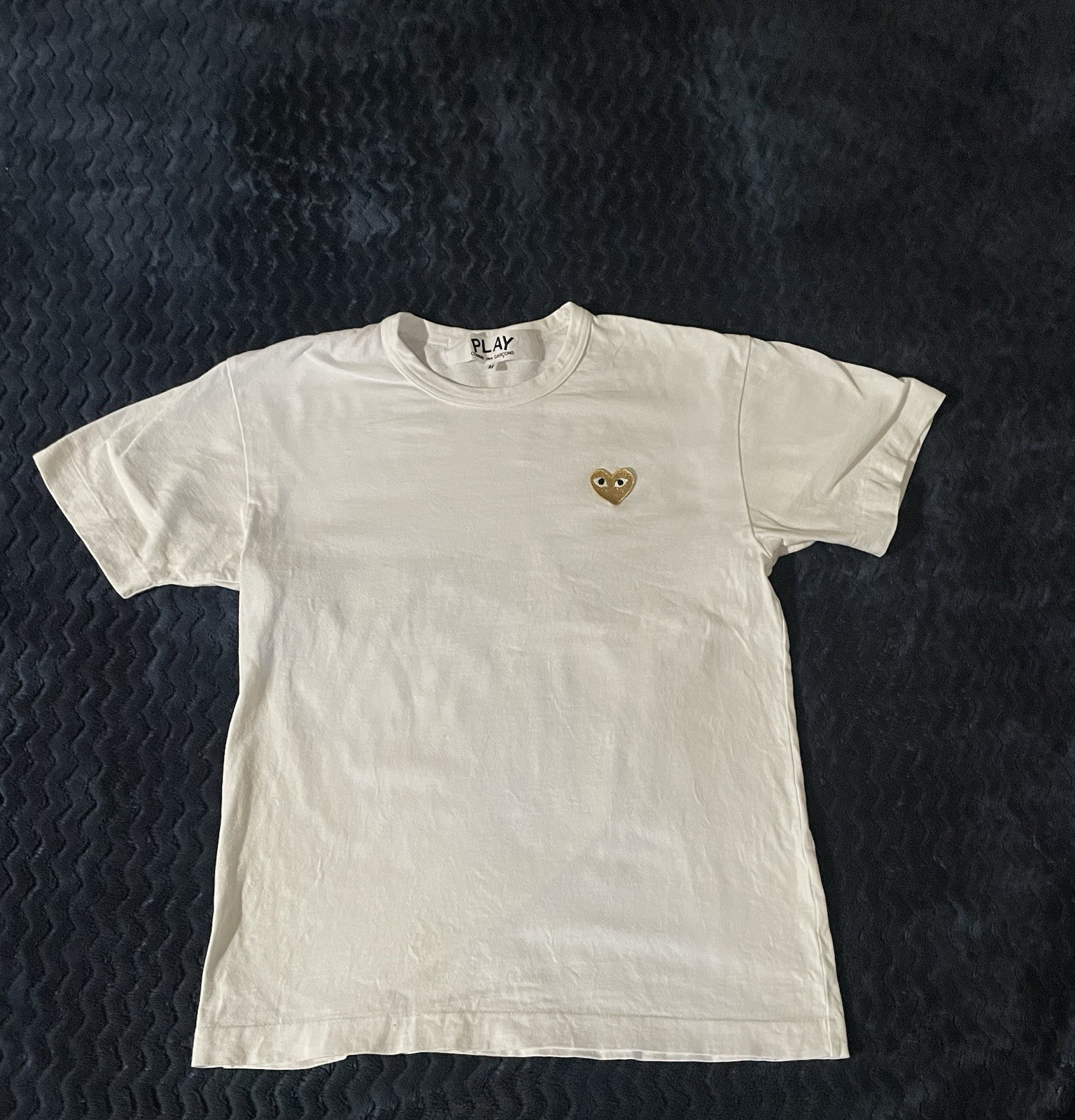 Comme des Garcons Play T-Shirt Gold Heart Logo size Medium