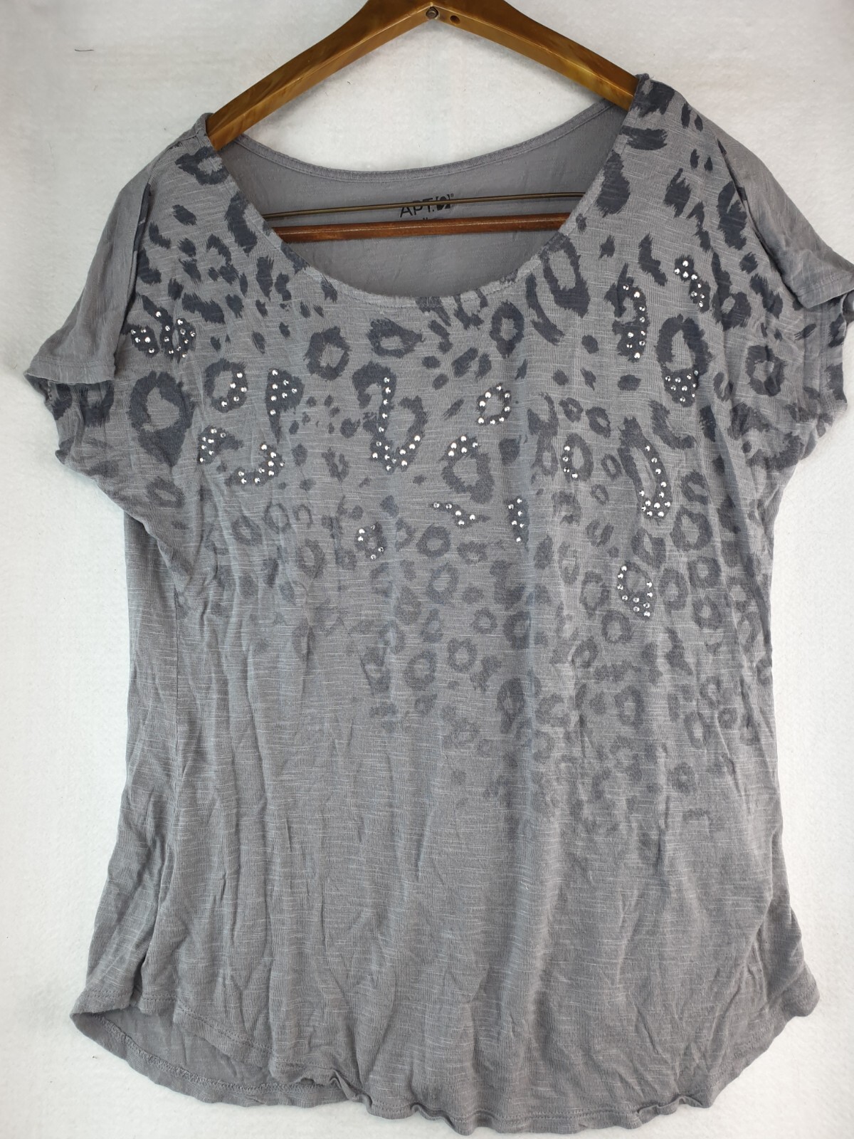 Apt 9 Women Size M Grey Leopard Print Short Sleeve Shirt/Silver Stud Decoration