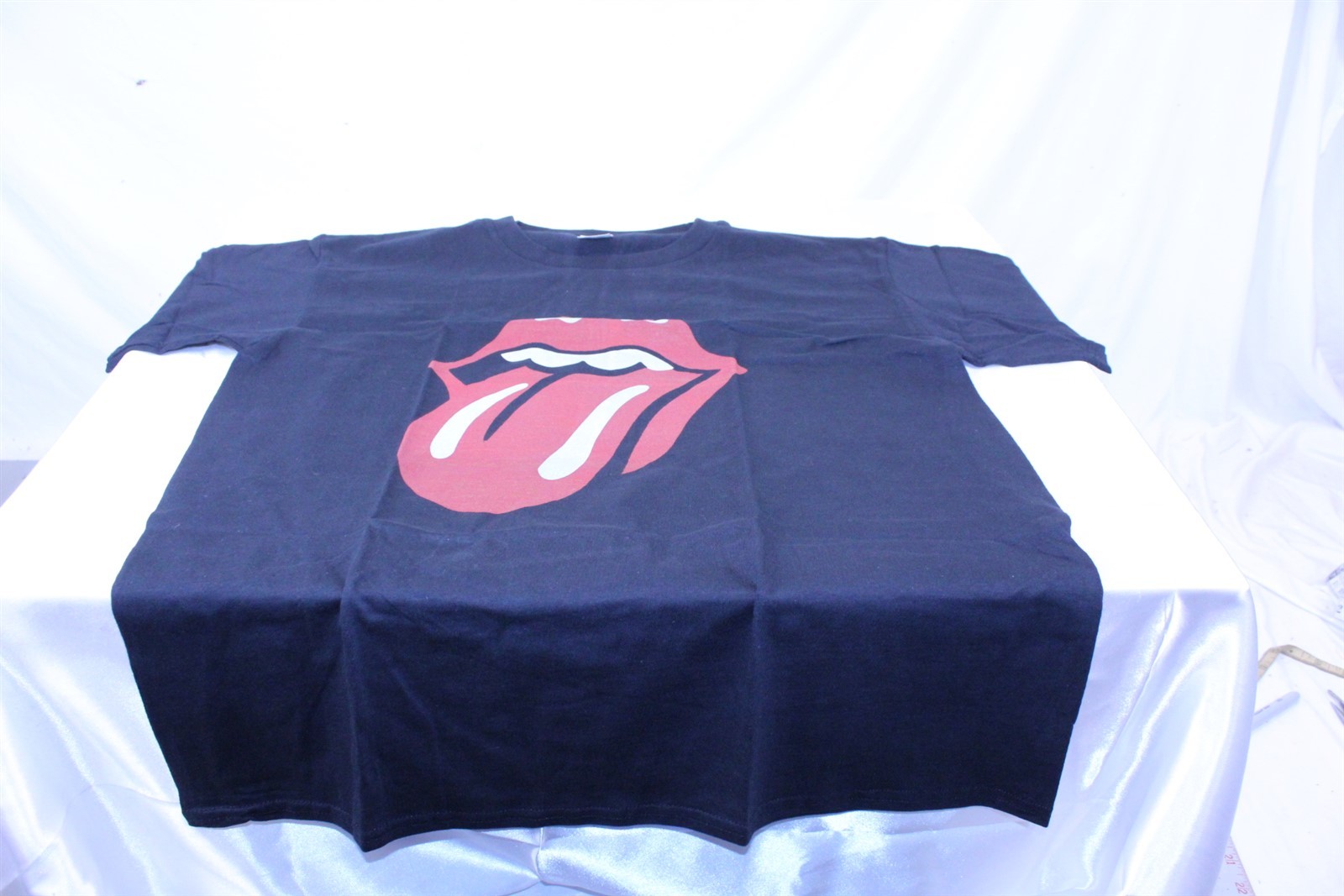 Men’s SS Crew Neck T-Shirt Lips Tongue Graphic Screen Print Design SZ L