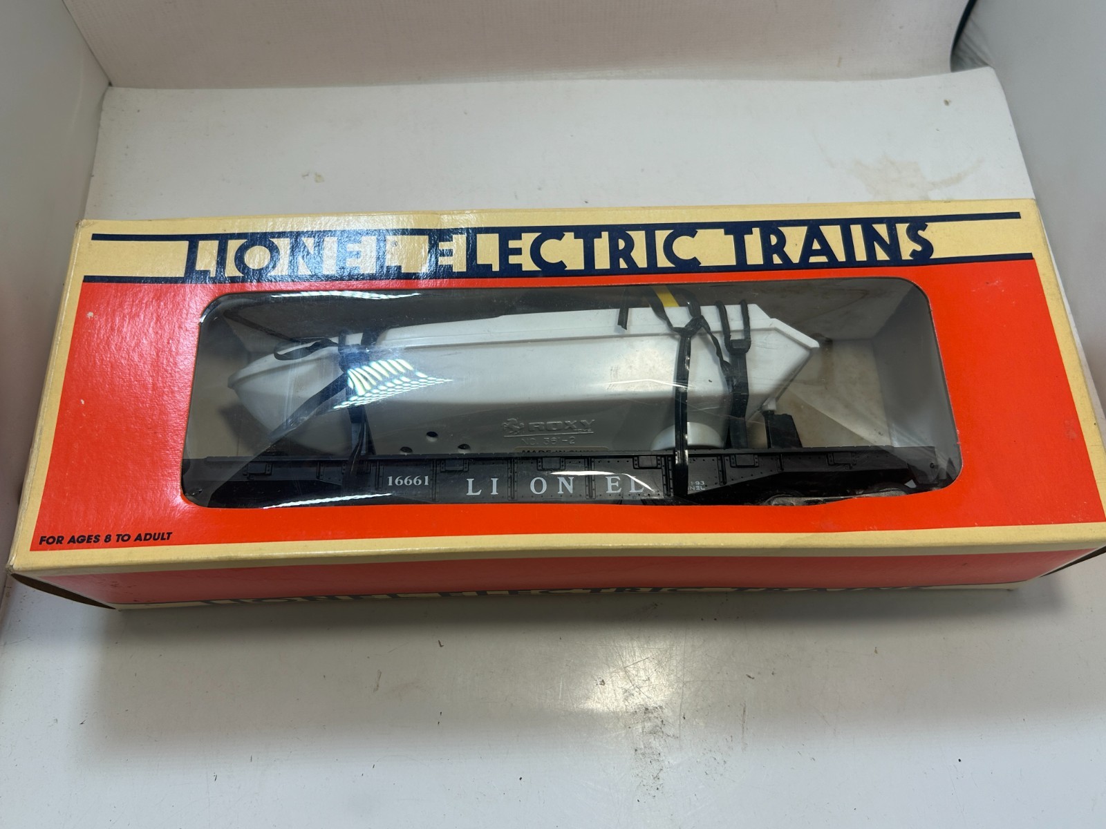 LIONEL O GAUGE FLAT CAR WITH OPERATING BOAT 6-16661
