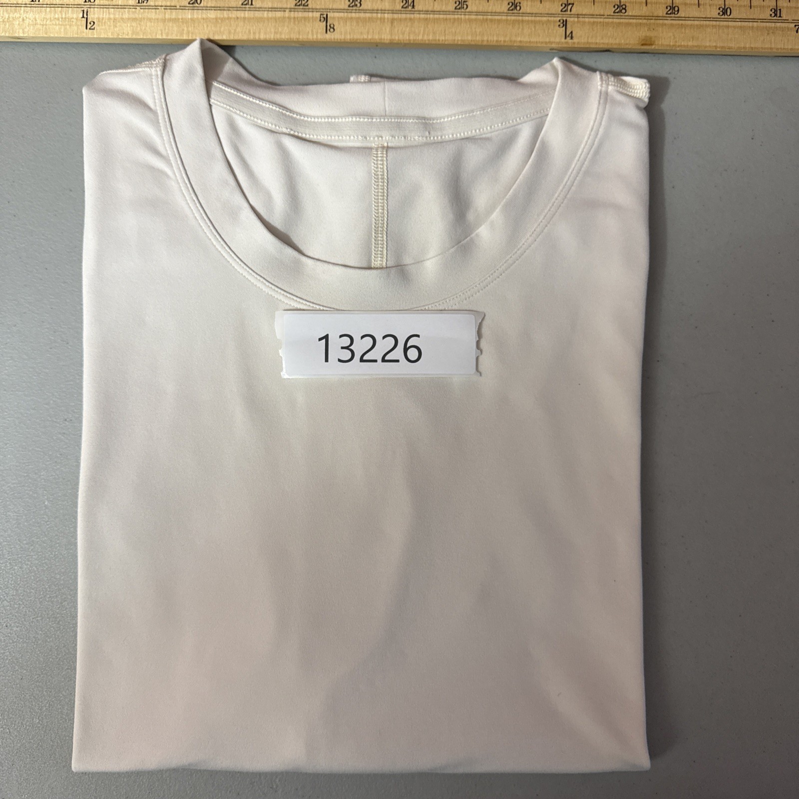 Lululemon Fundamental Tee Mens Large Bone Performance Gym Yoga Training Shirt gallery